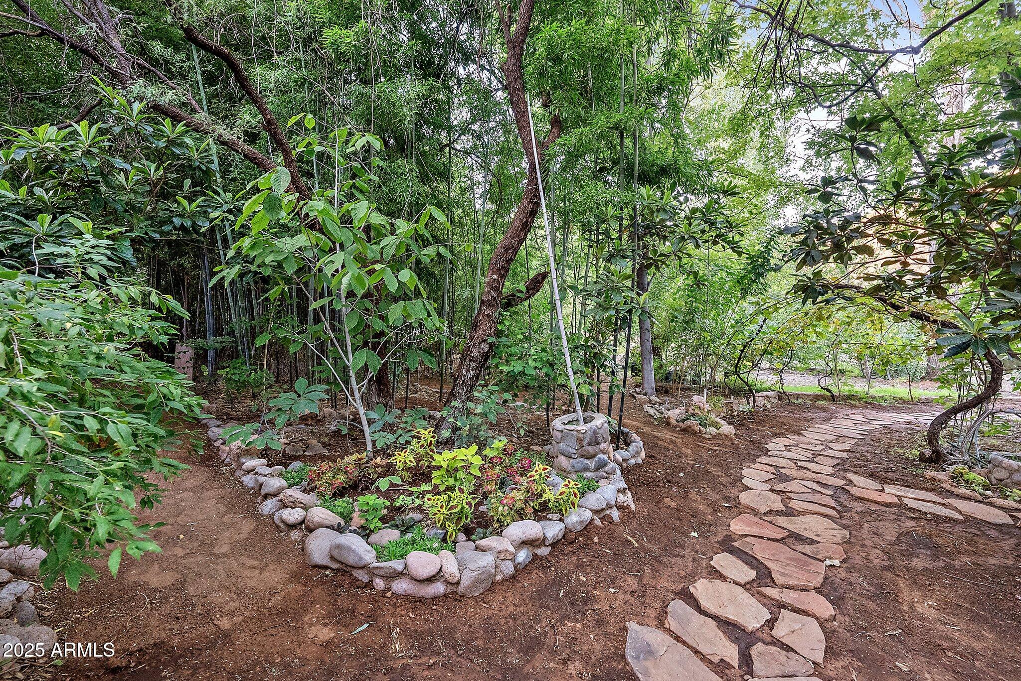 1733 S SUGARLOAF Road