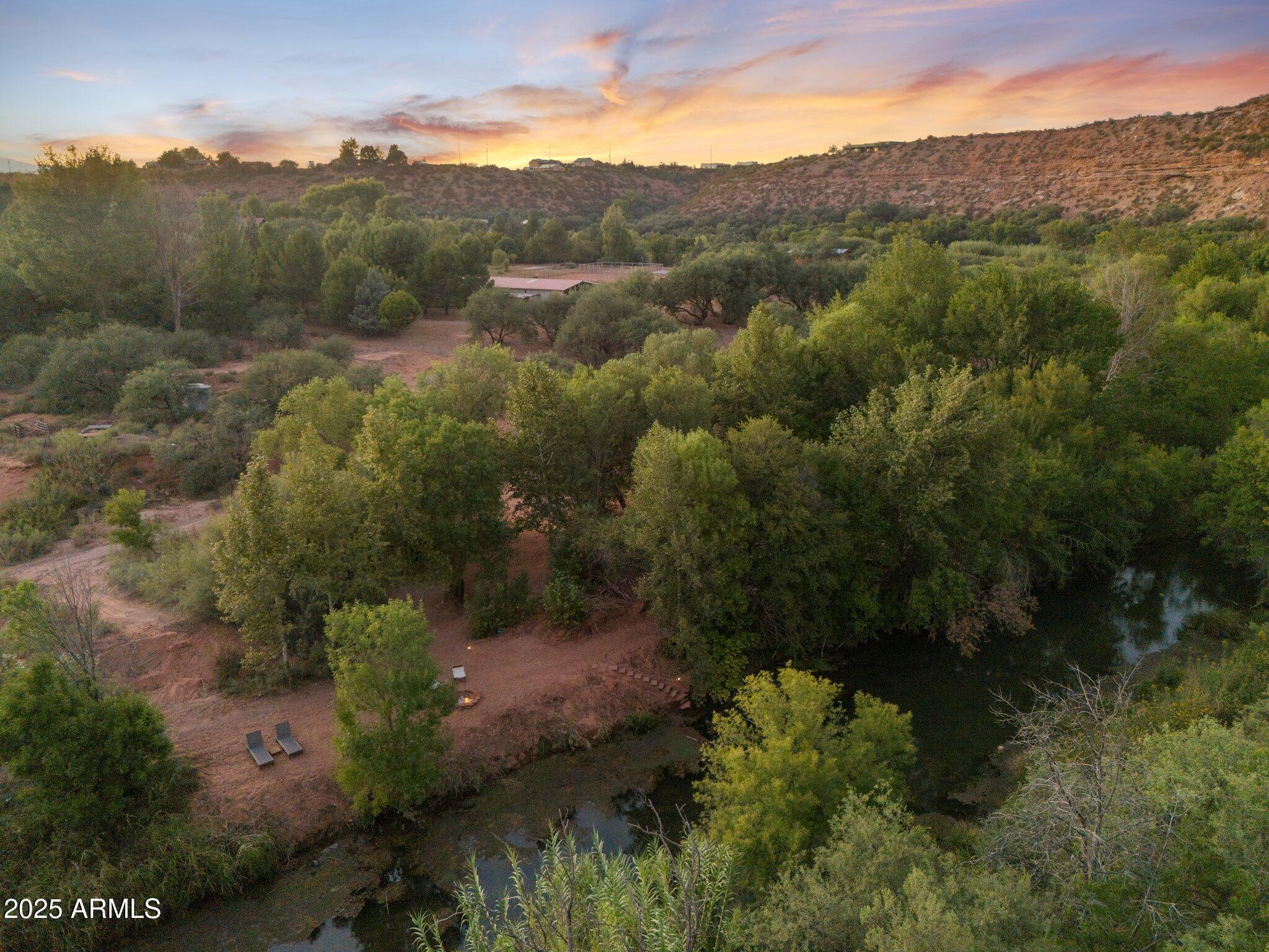 1733 S SUGARLOAF Road