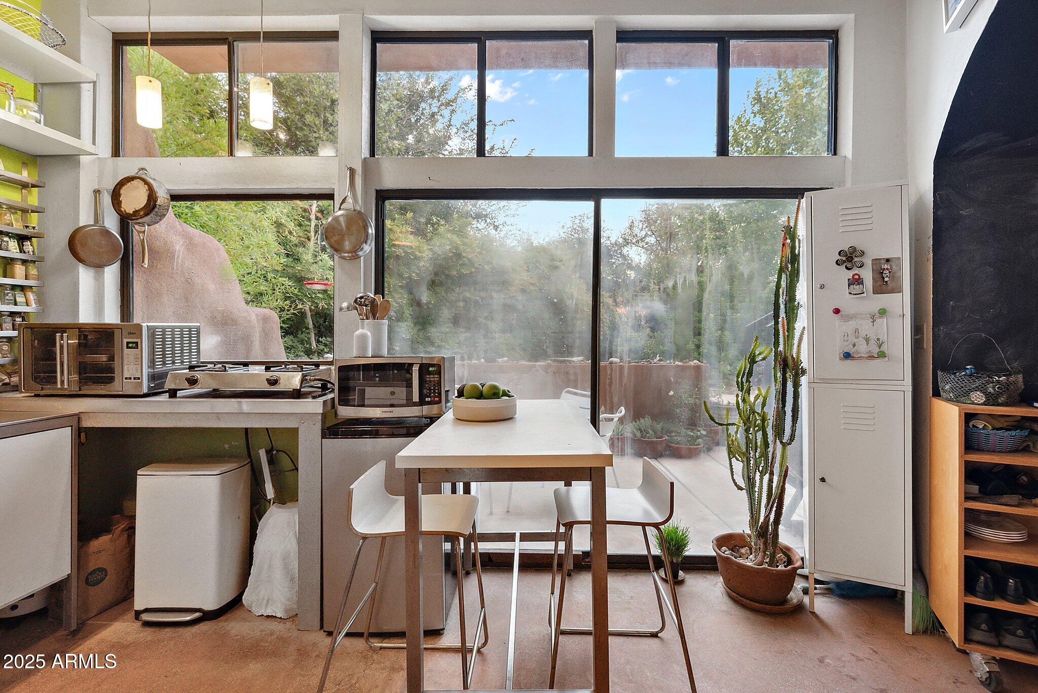 1733 S SUGARLOAF Road