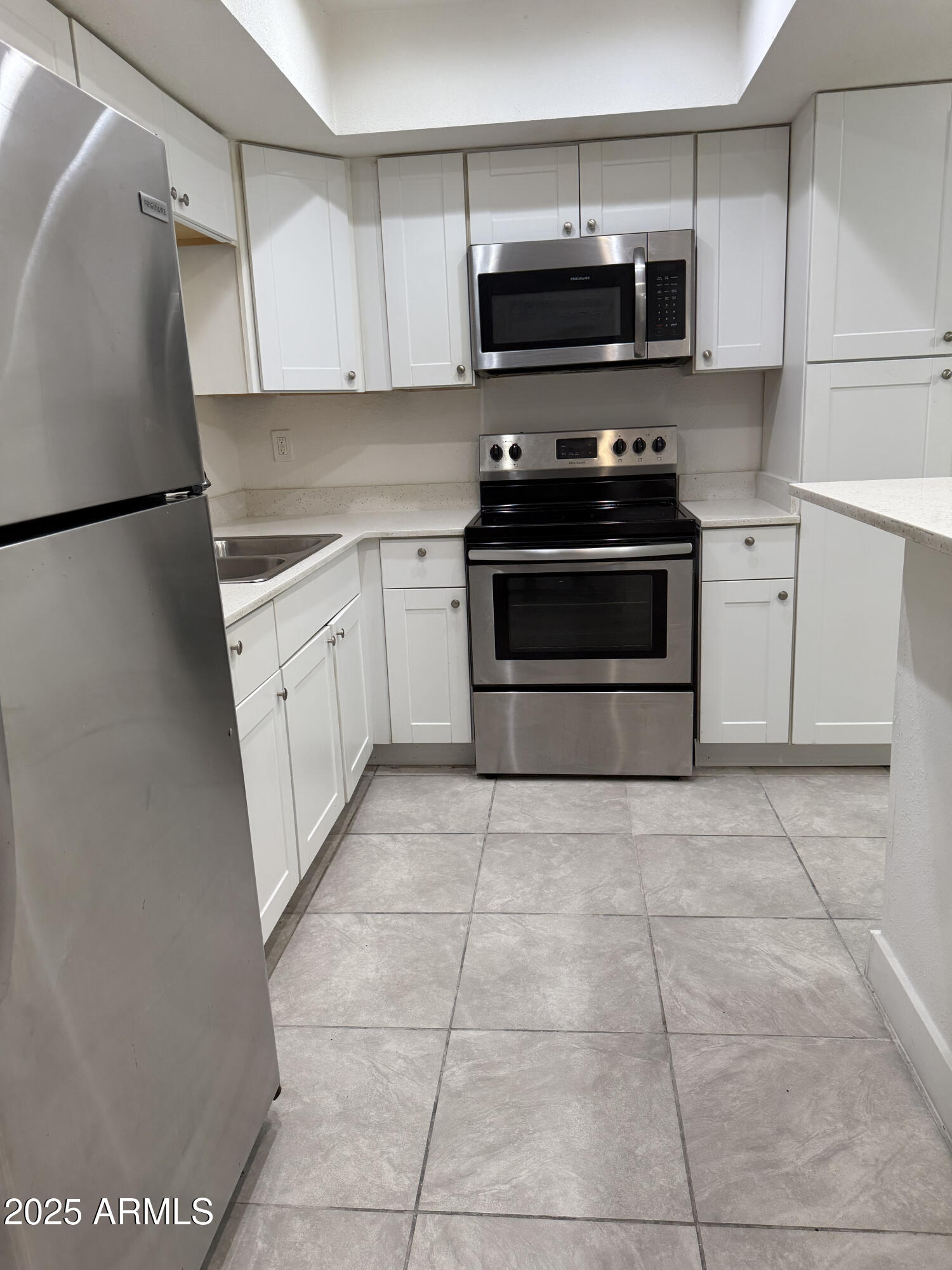 18202 N Cave Creek Road Unit: 17units