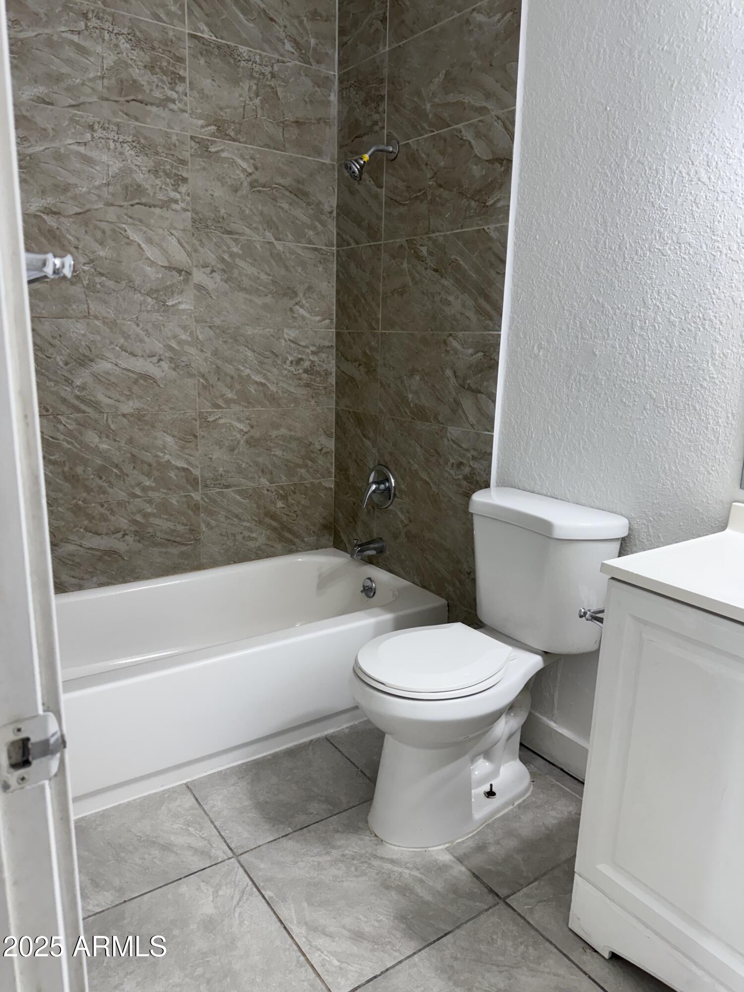 18202 N Cave Creek Road Unit: 17units