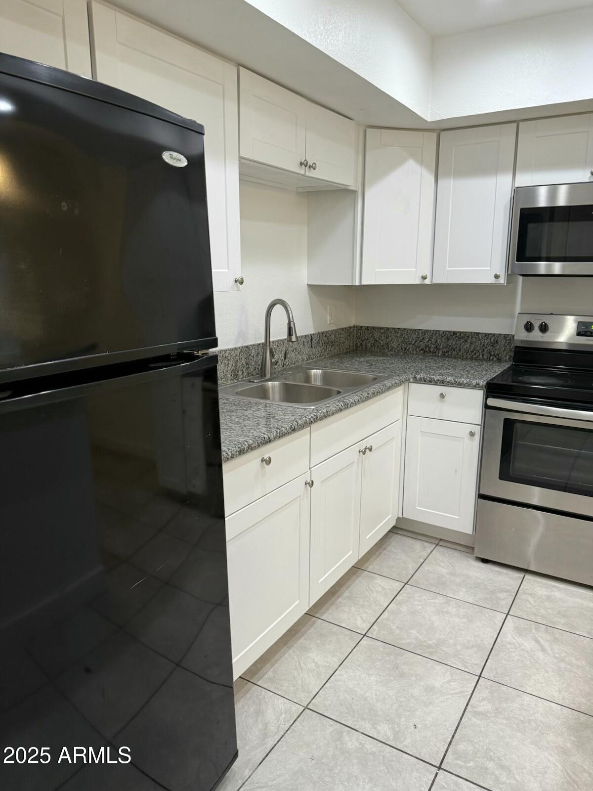 18202 N Cave Creek Road Unit: 17units