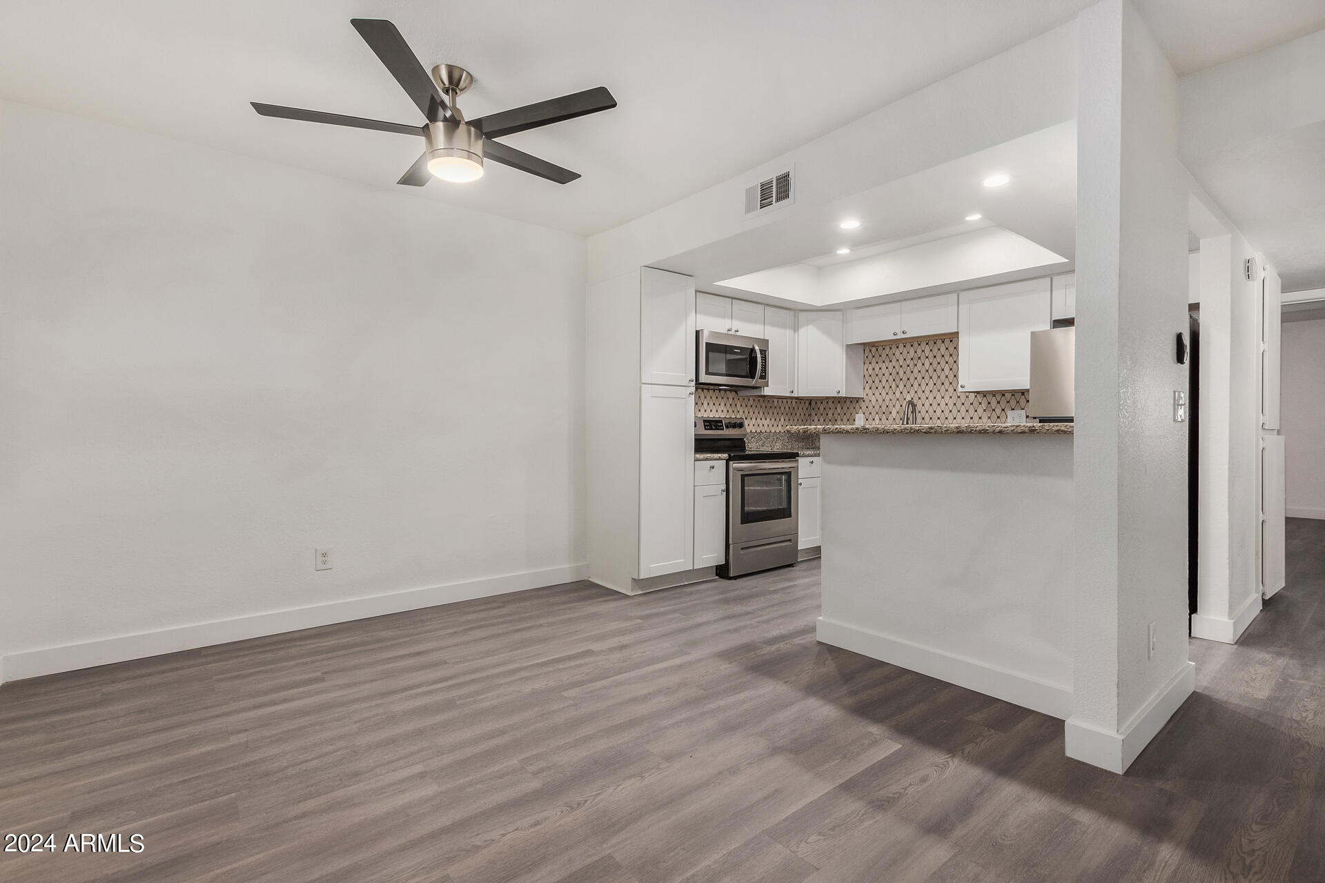 18202 N Cave Creek Road Unit: 17units