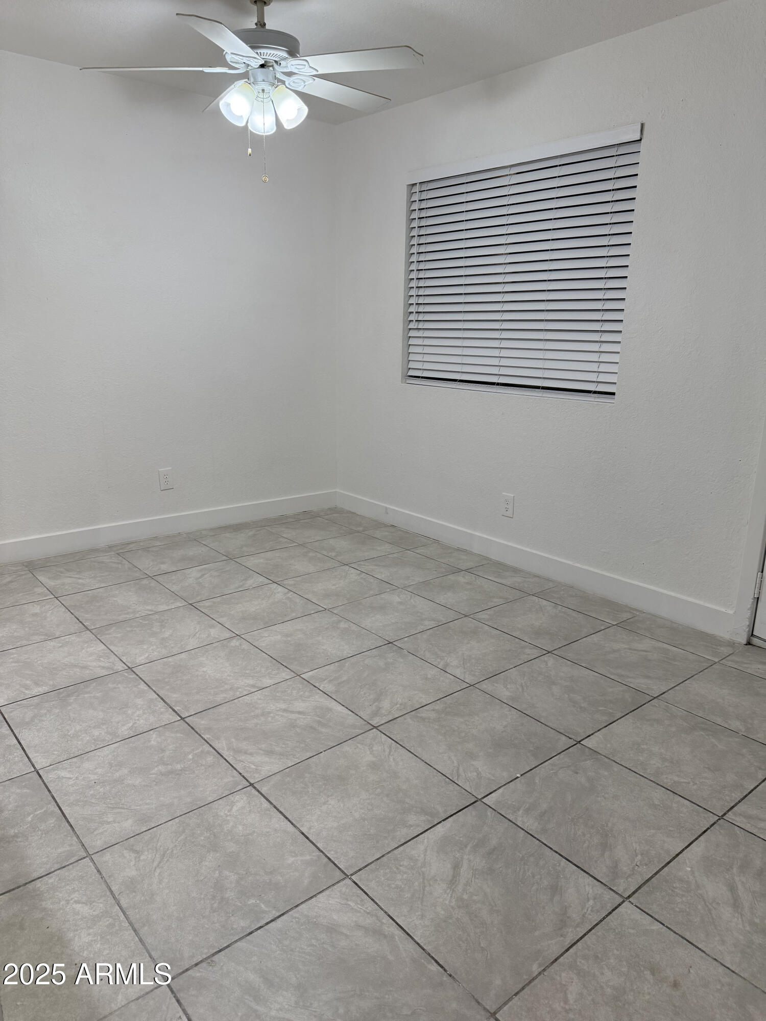 18202 N Cave Creek Road Unit: 17units