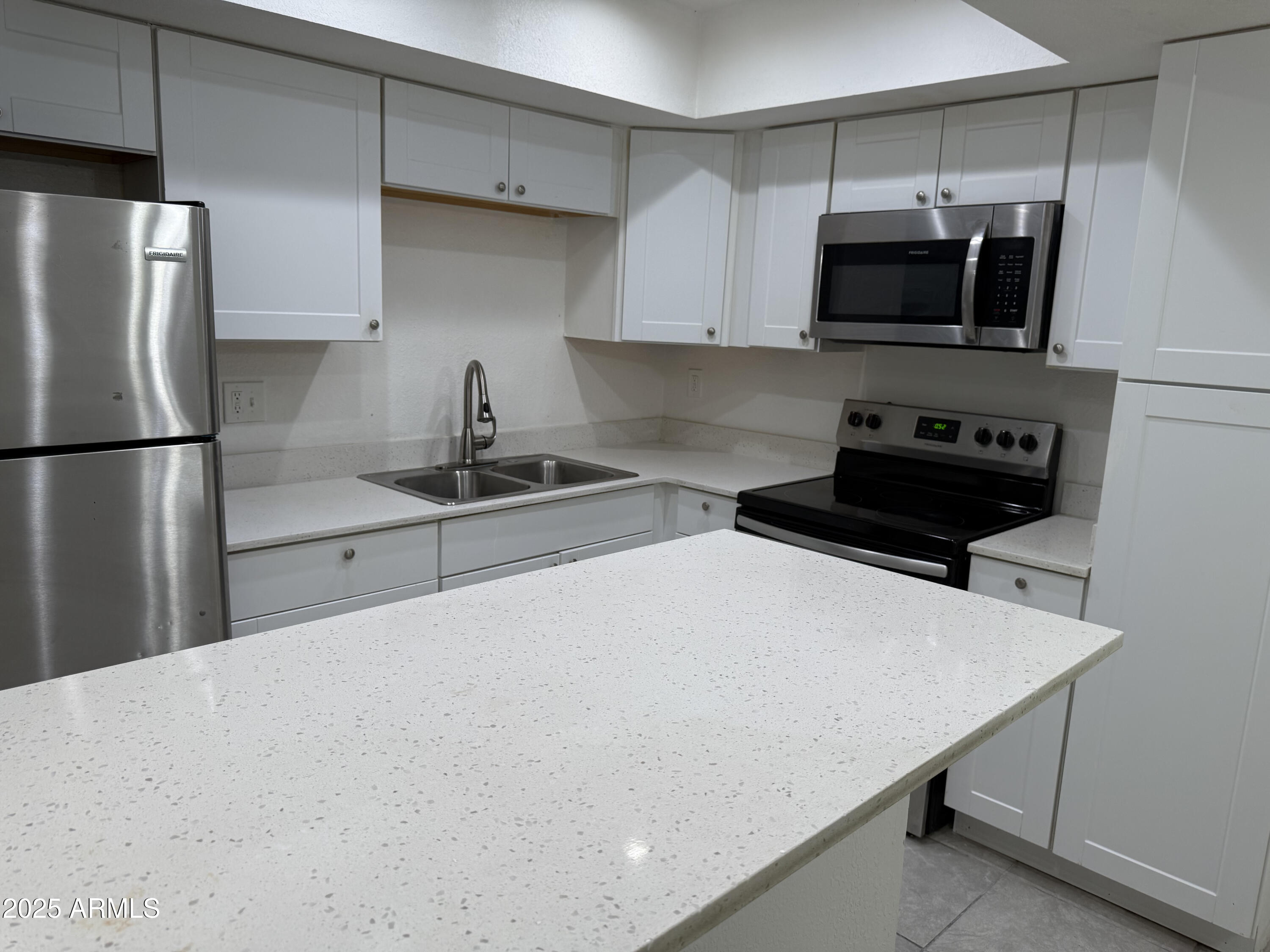 18202 N Cave Creek Road Unit: 17units