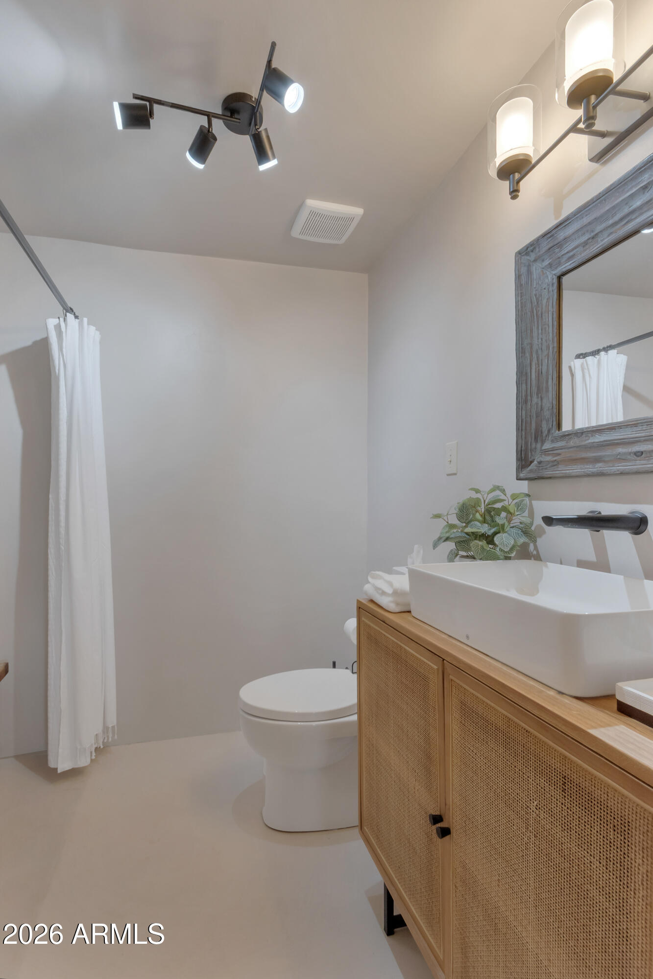 695 E Cliffside Drive