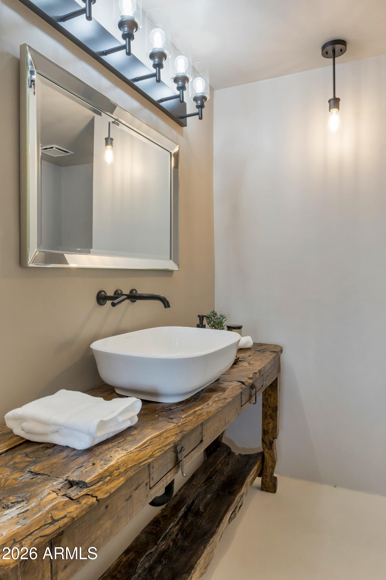 695 E Cliffside Drive