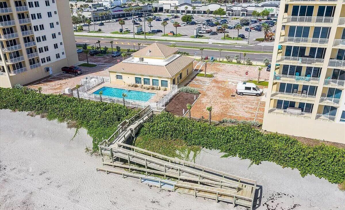 1025 Highway A1a 406