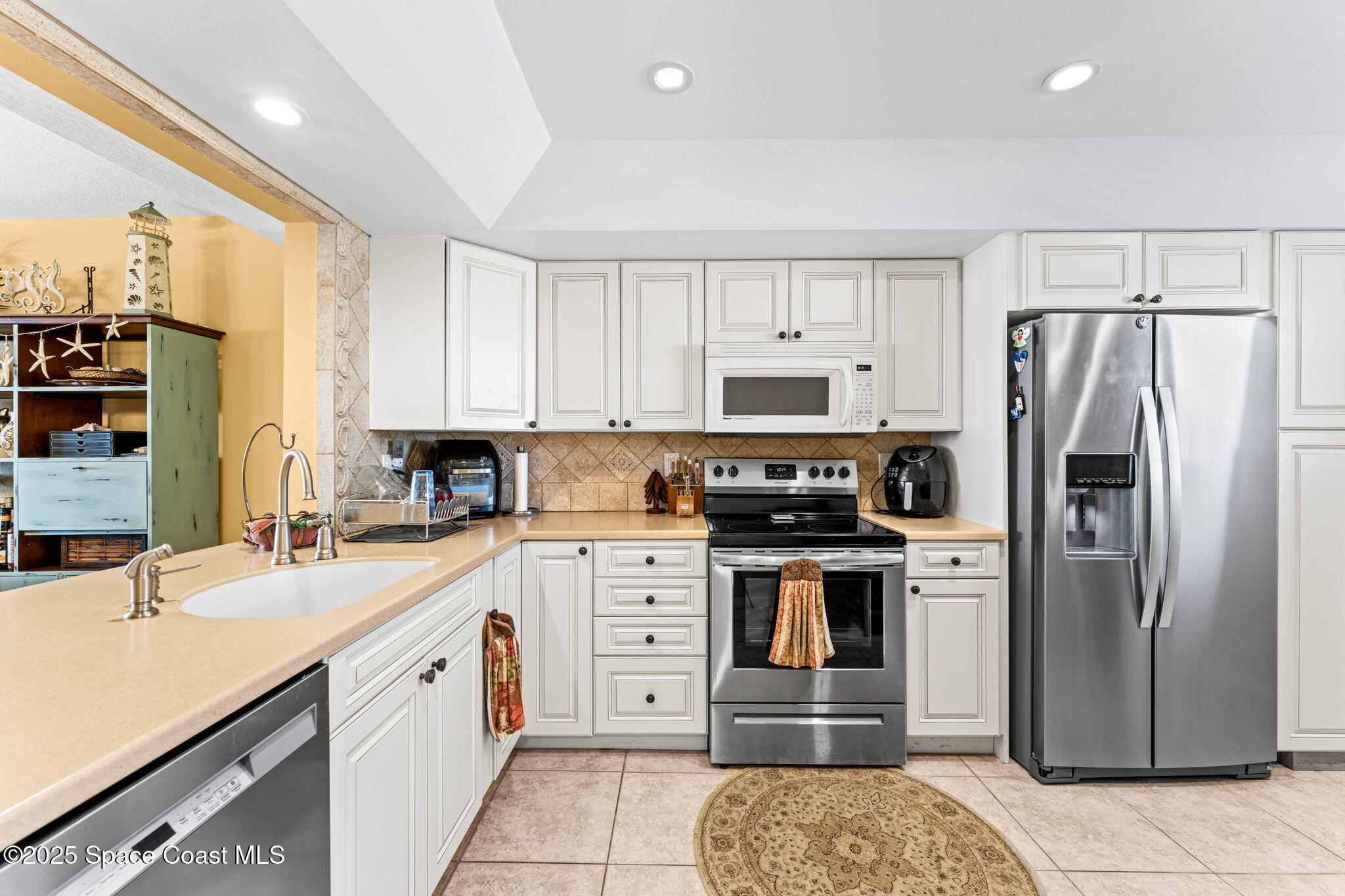 2815 S Atlantic Avenue, 303