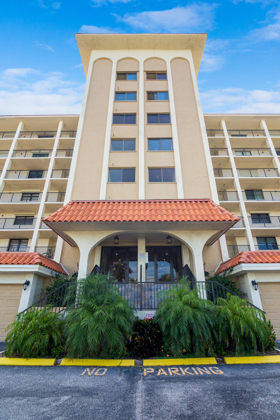 2815 S Atlantic Avenue, 303