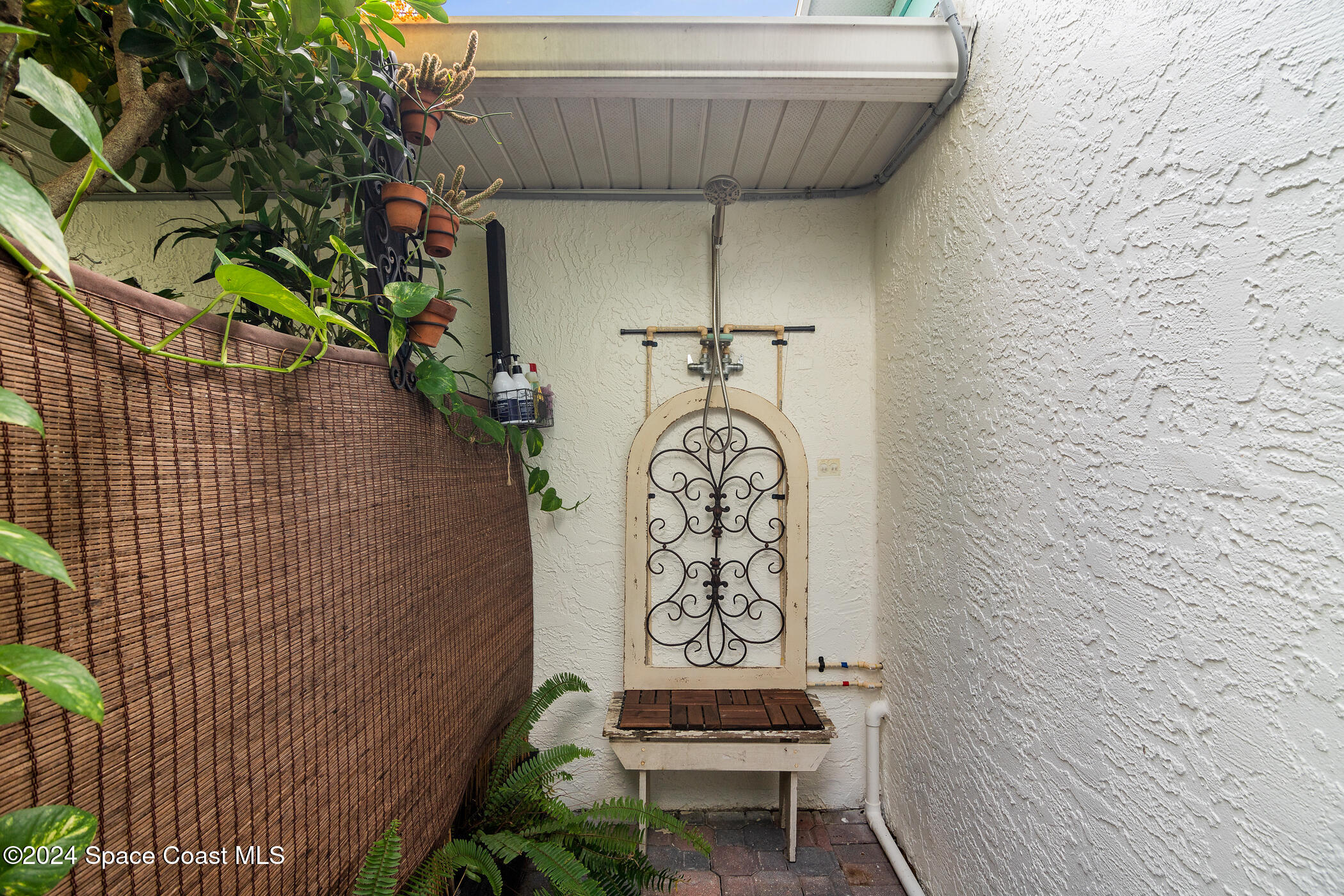 909 Wilshire Court