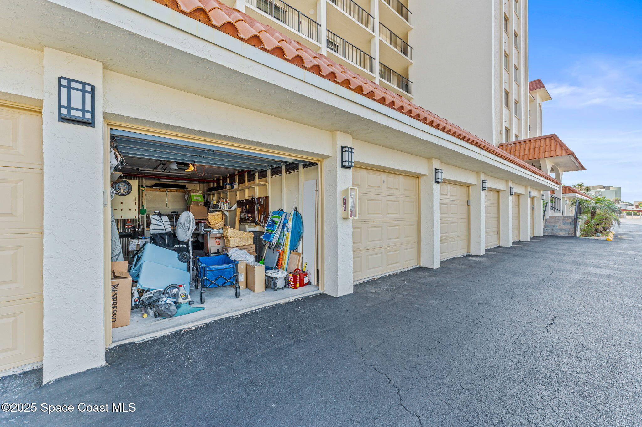 2815 S Atlantic Avenue, 606