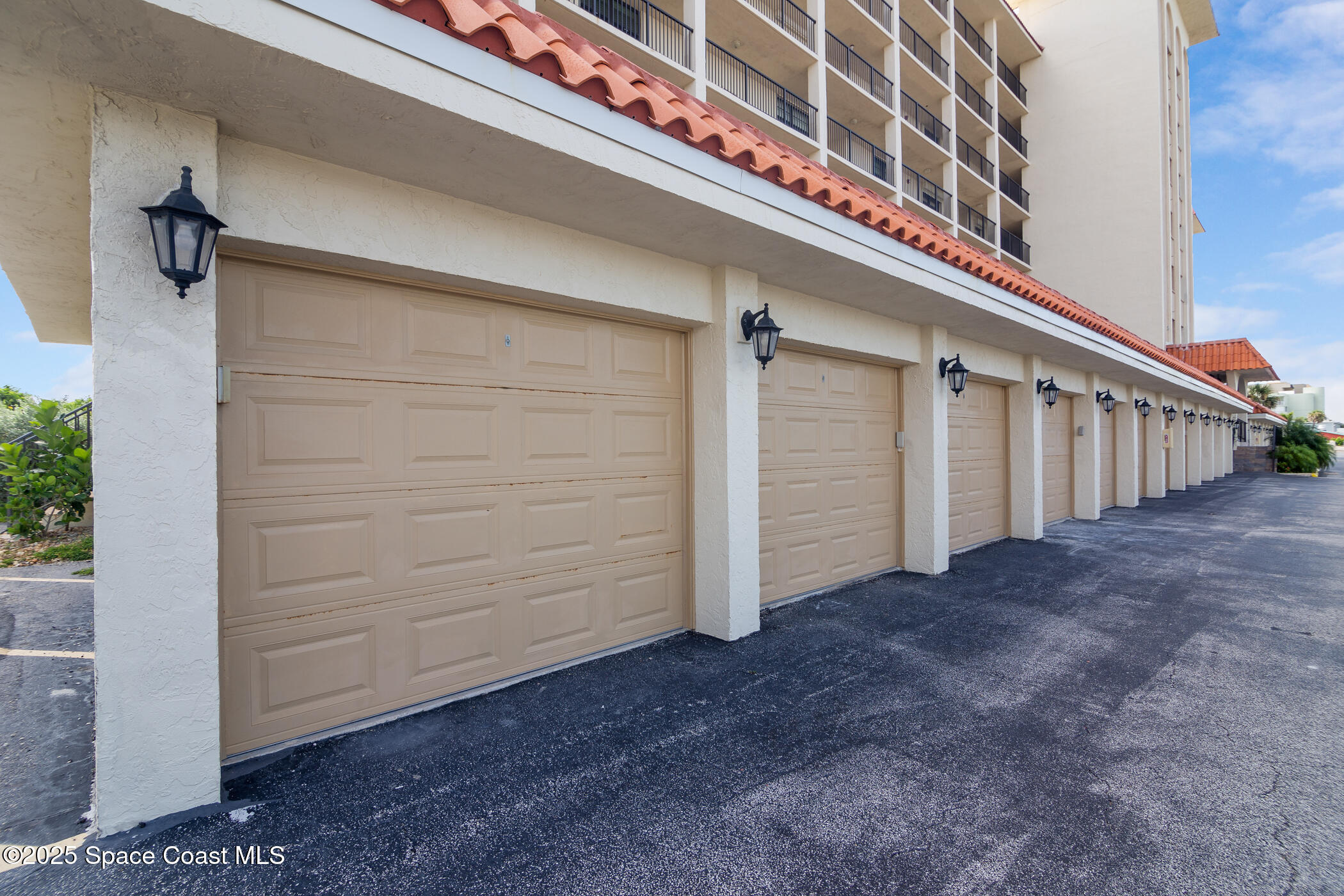 2815 S Atlantic Avenue, 606