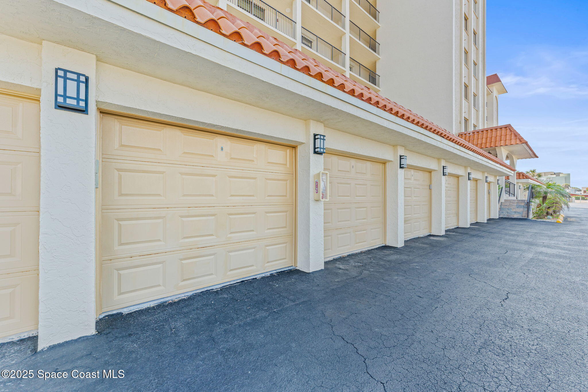 2815 S Atlantic Avenue, 606