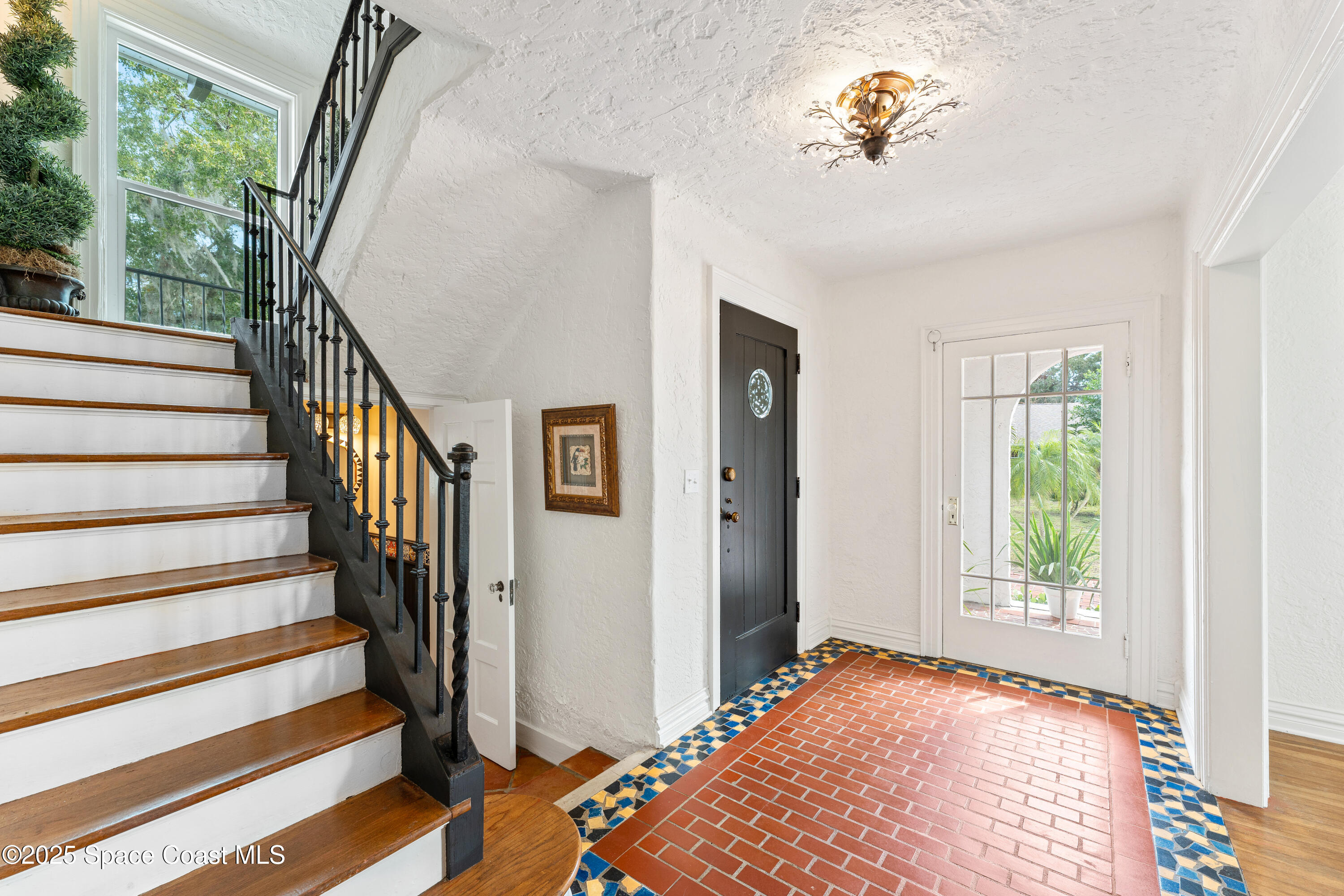 121 Circle Drive