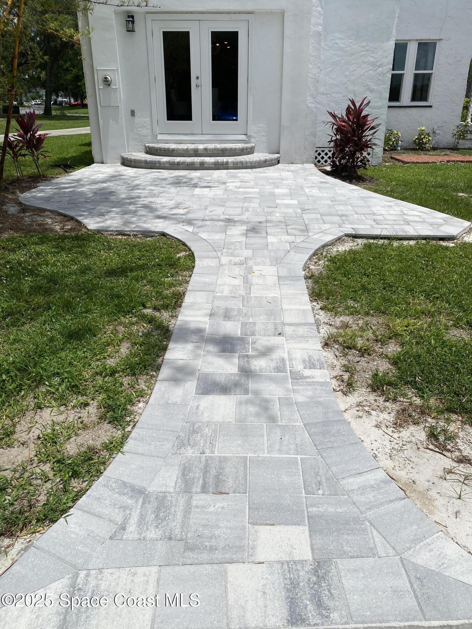 121 Circle Drive
