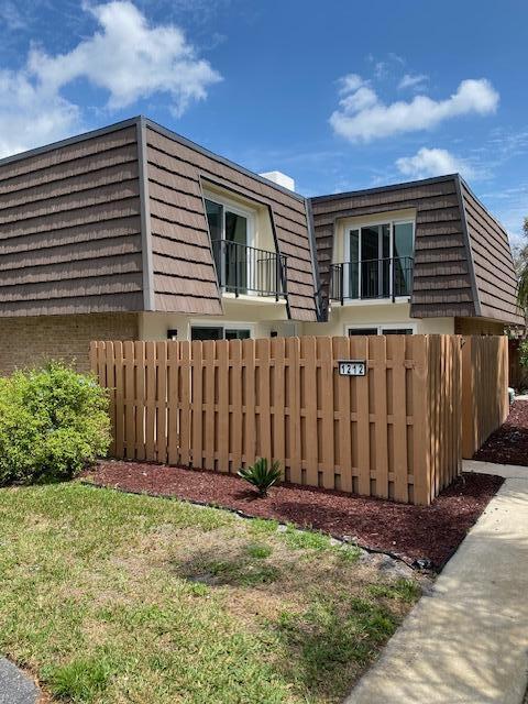1212 Vista Oaks Circle NE