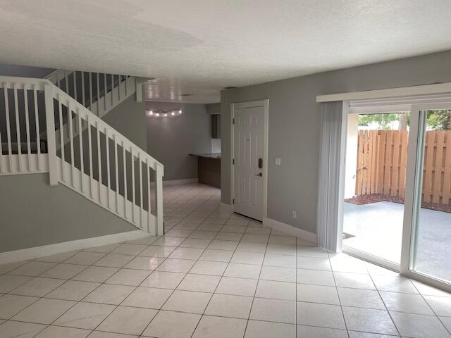1212 Vista Oaks Circle NE
