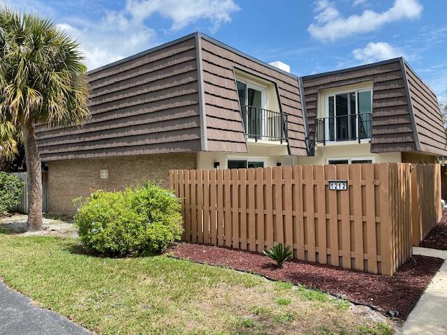 1212 Vista Oaks Circle NE