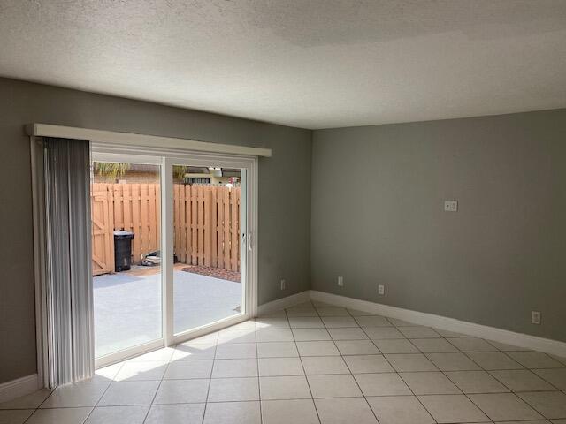 1212 Vista Oaks Circle NE