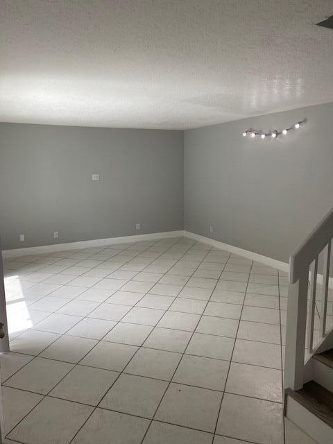 1212 Vista Oaks Circle NE