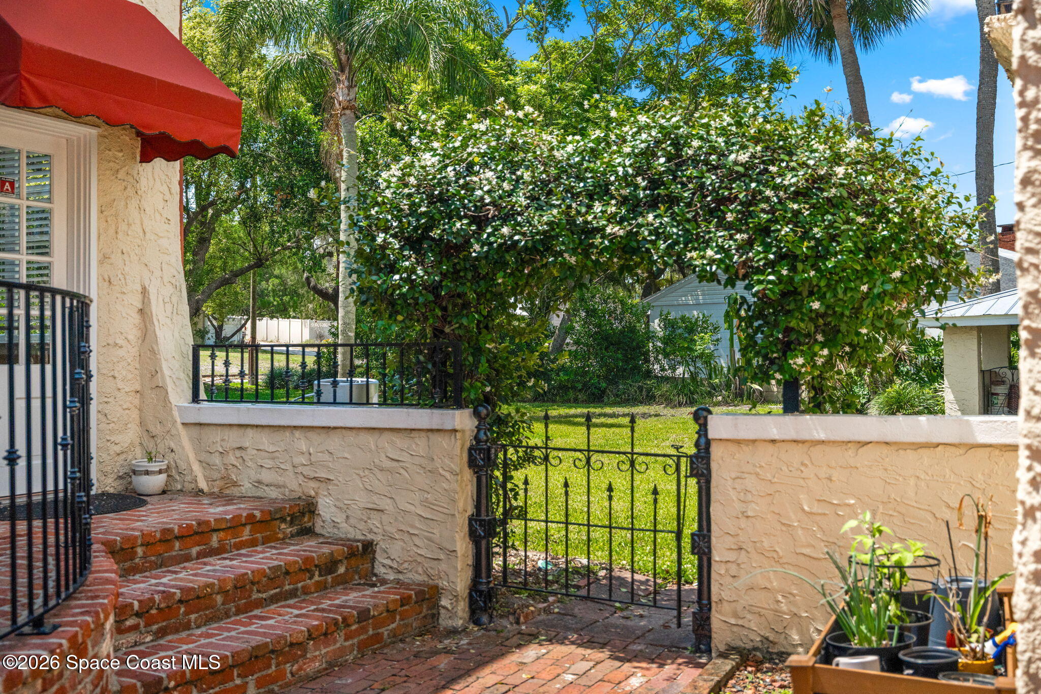 2105 Mac Farland Drive