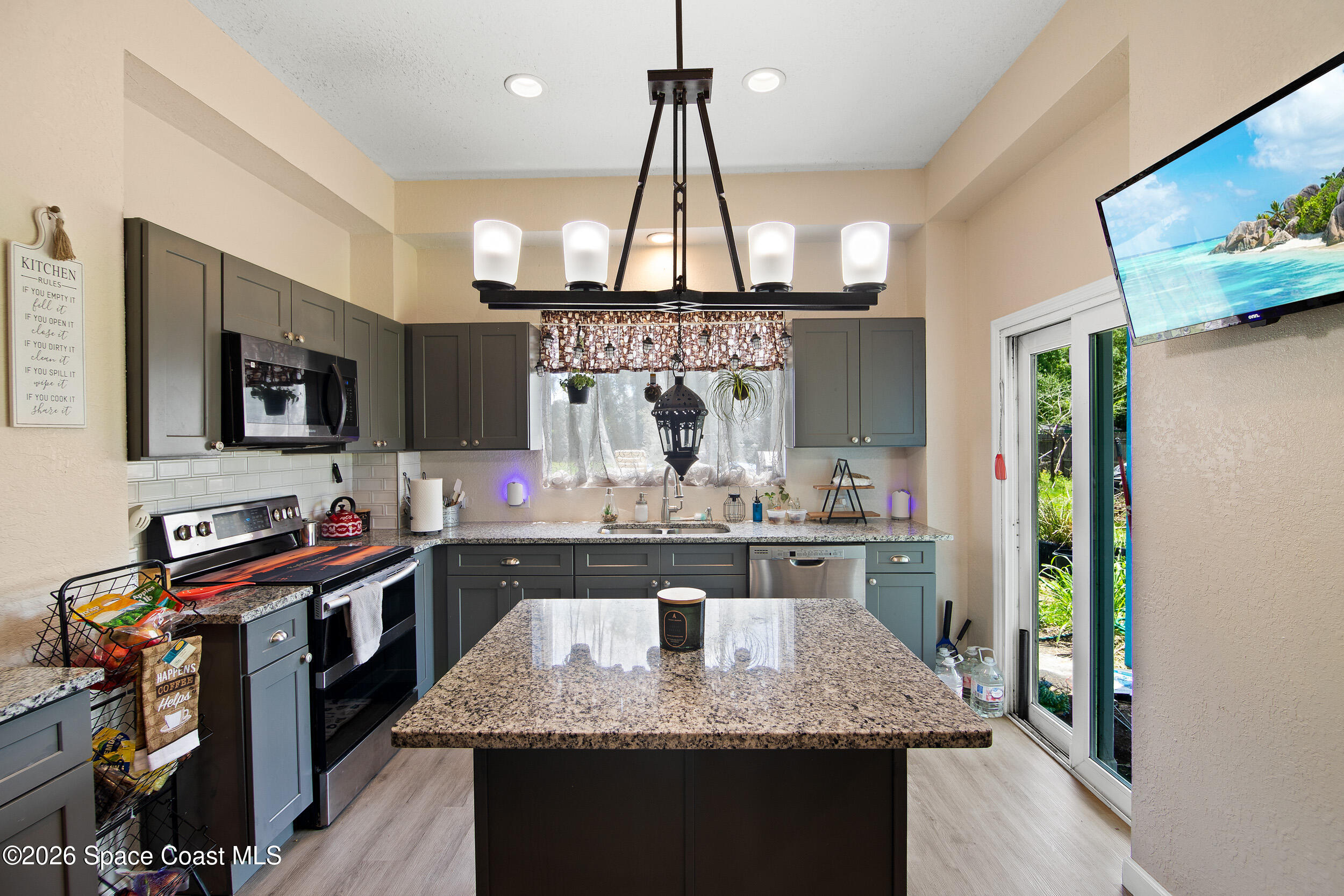 6599 Bamboo Avenue