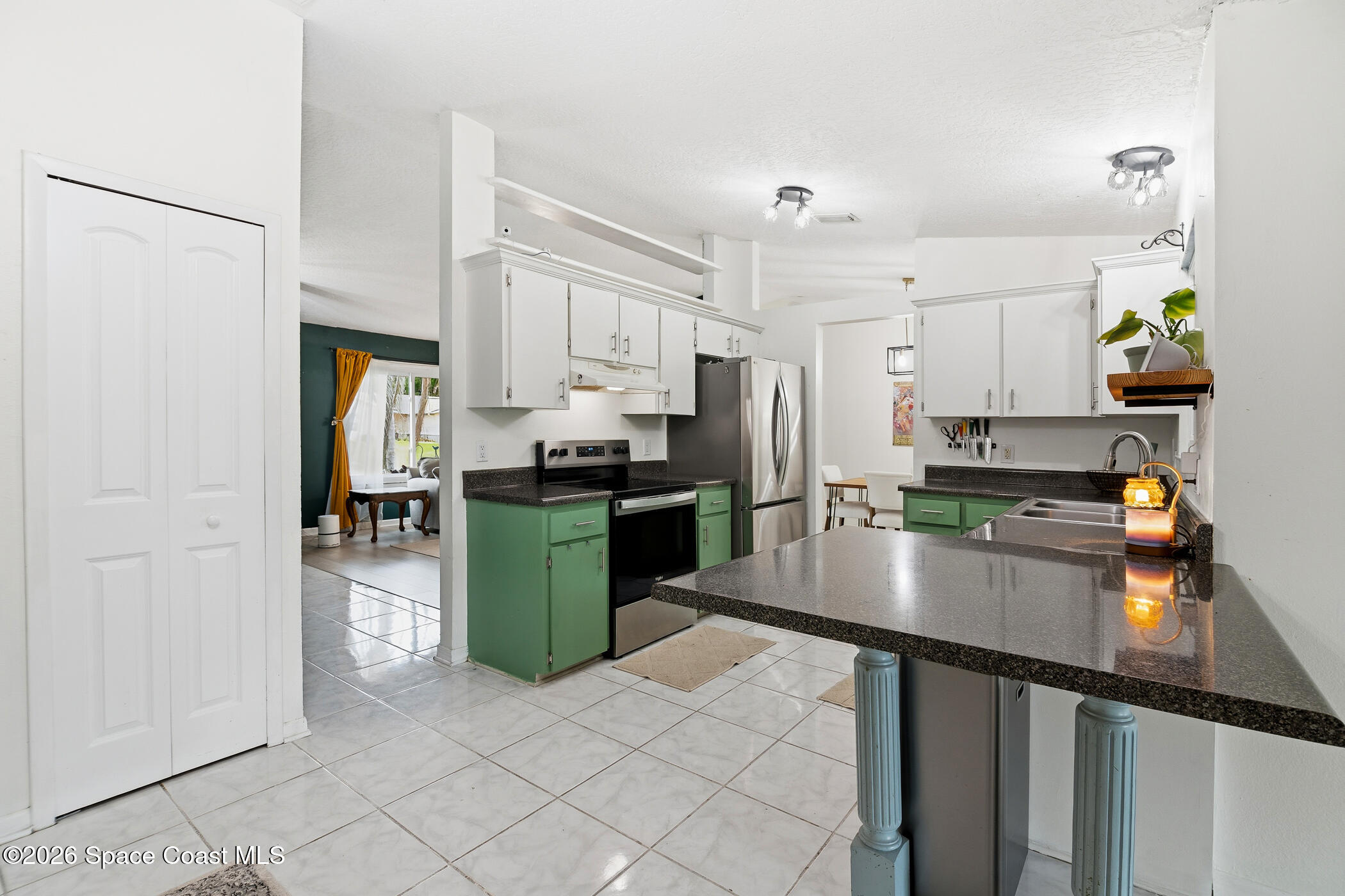 823 Lamplighter Drive NW