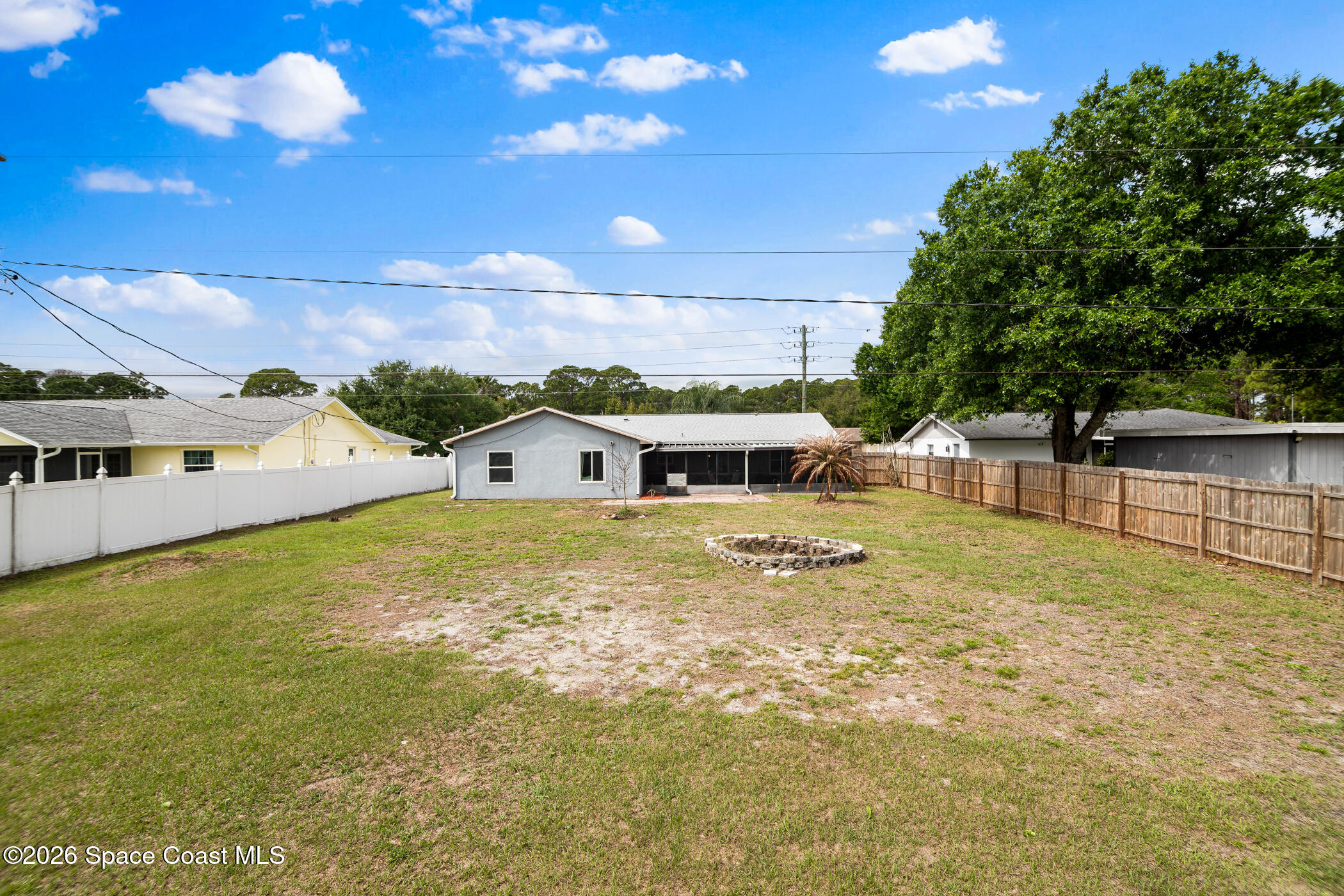 823 Lamplighter Drive NW