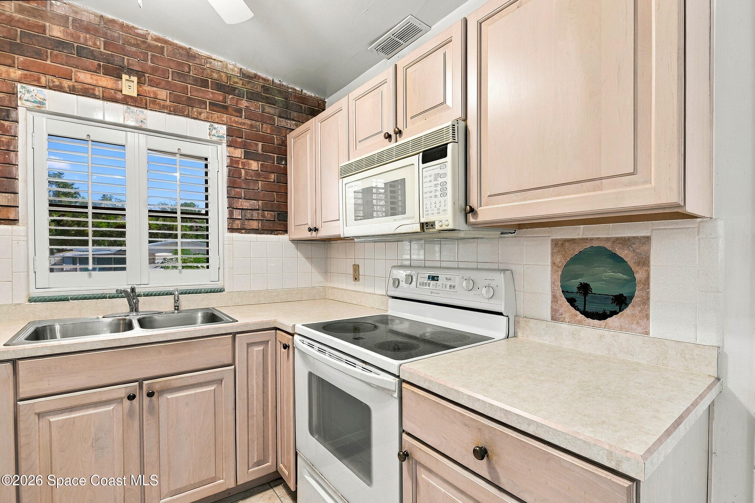 15 Knollwood Drive