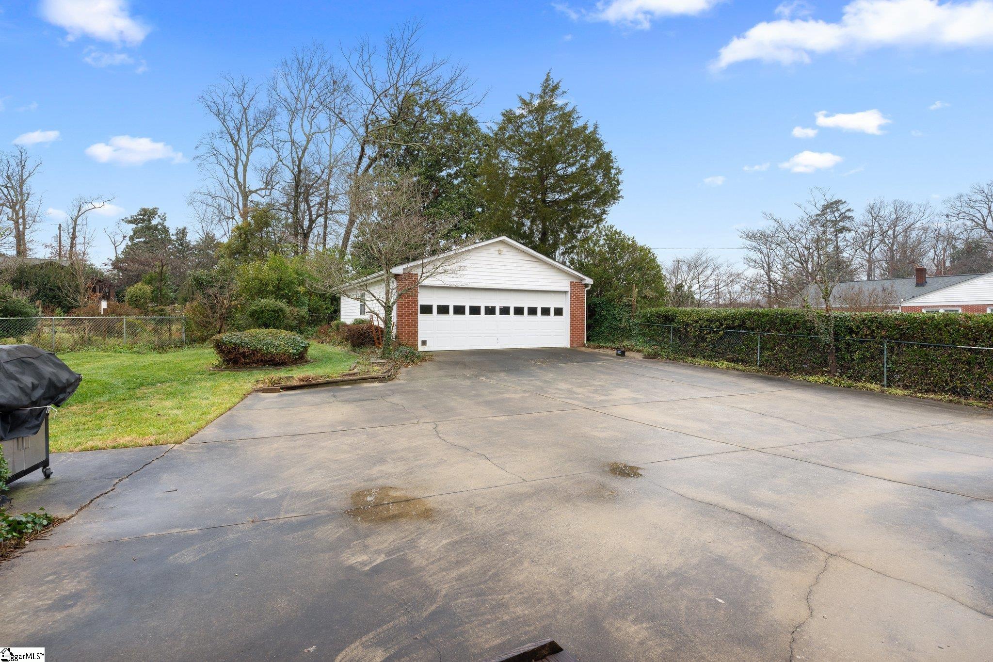 2 Woodfern Circle