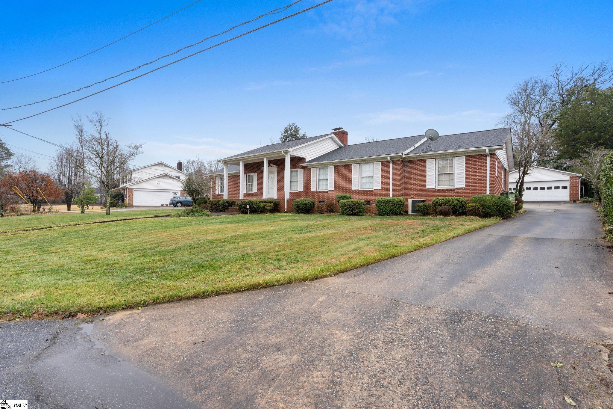 2 Woodfern Circle