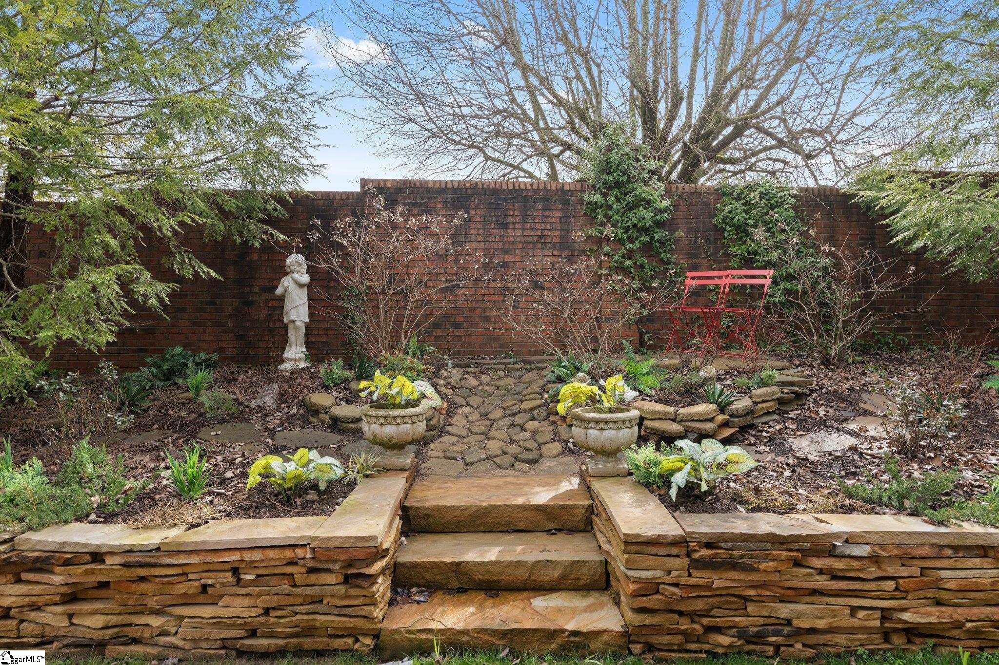 202 Greenview Circle