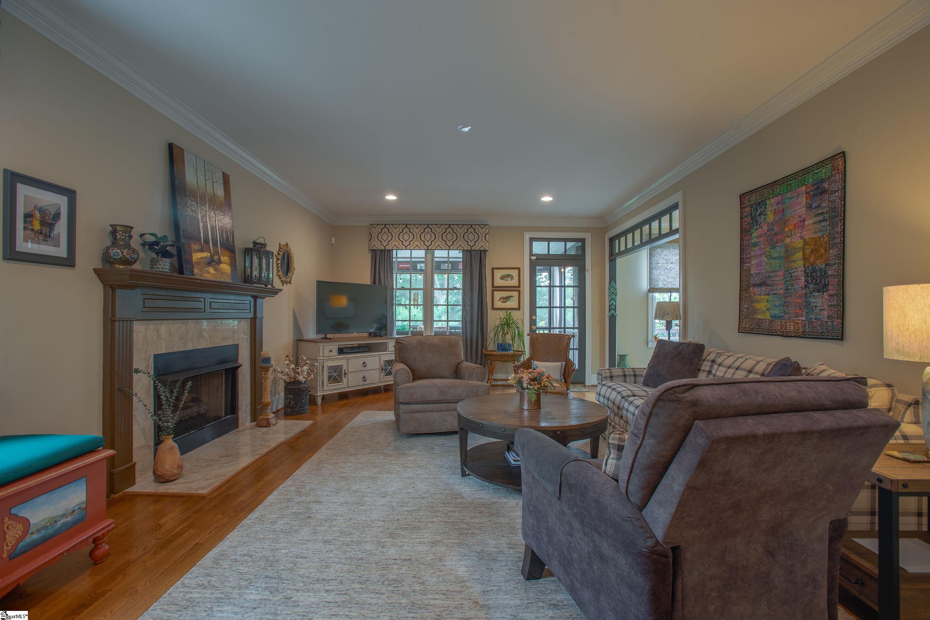 321 W Earle Street
