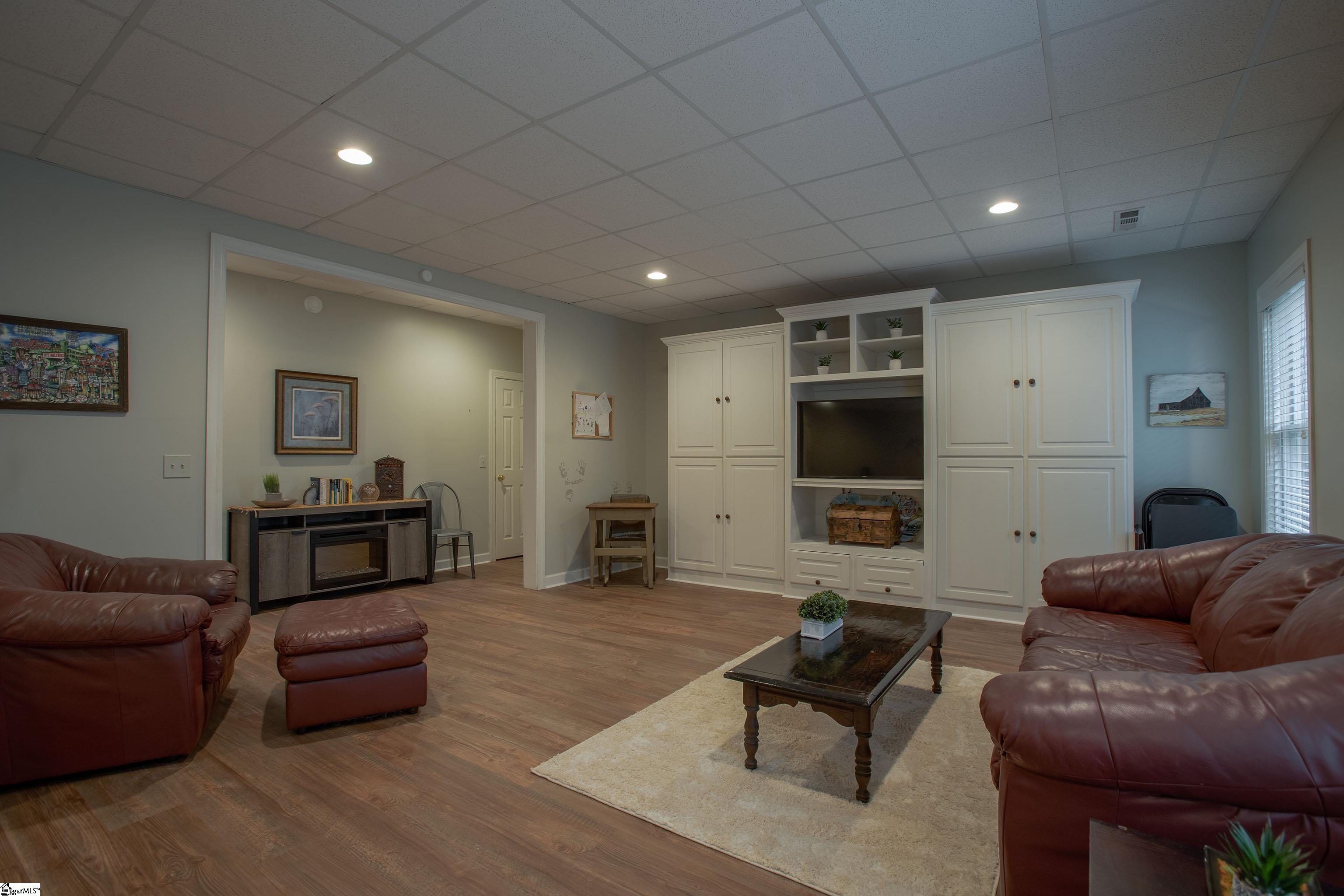 321 W Earle Street