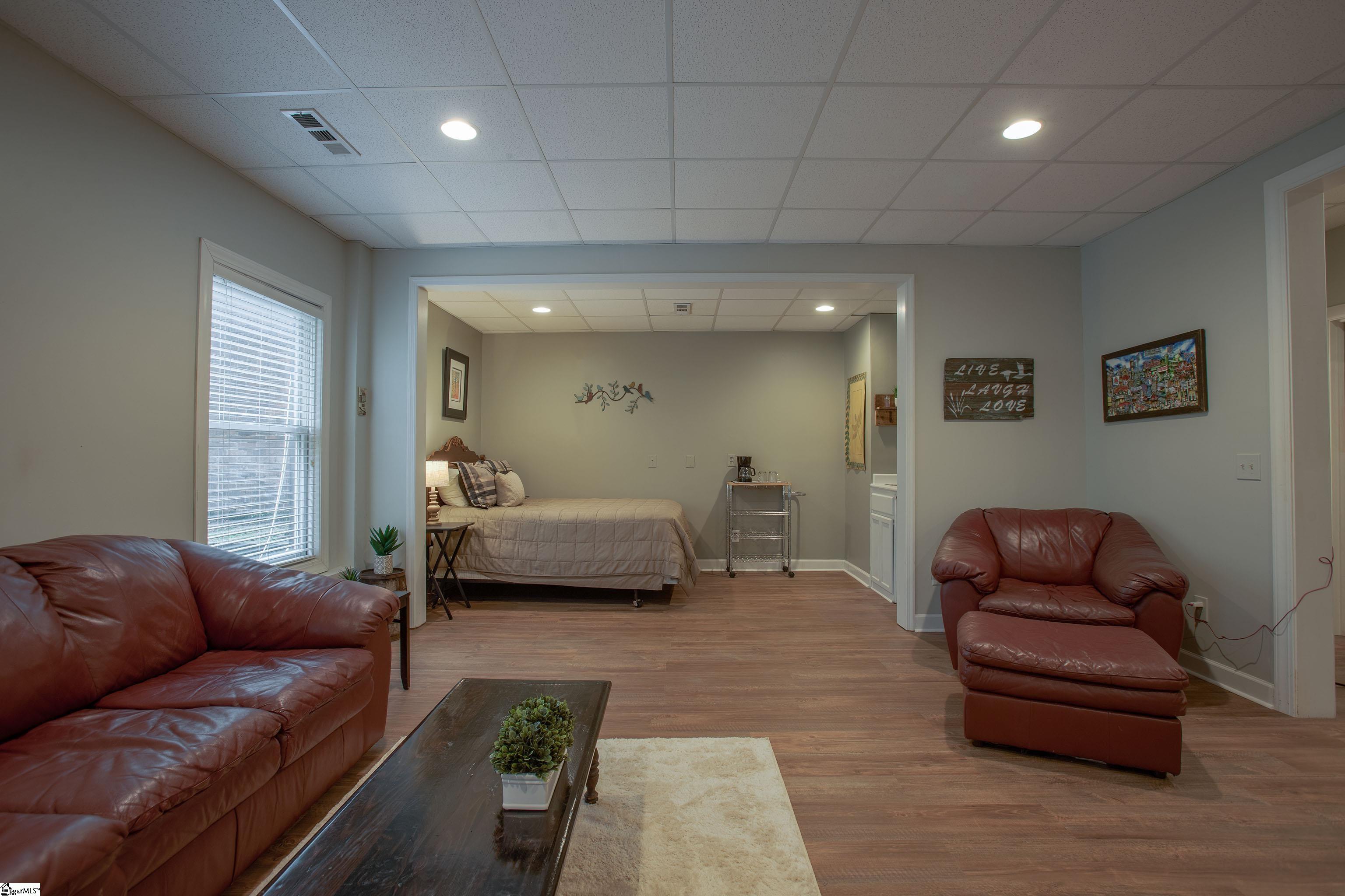 321 W Earle Street