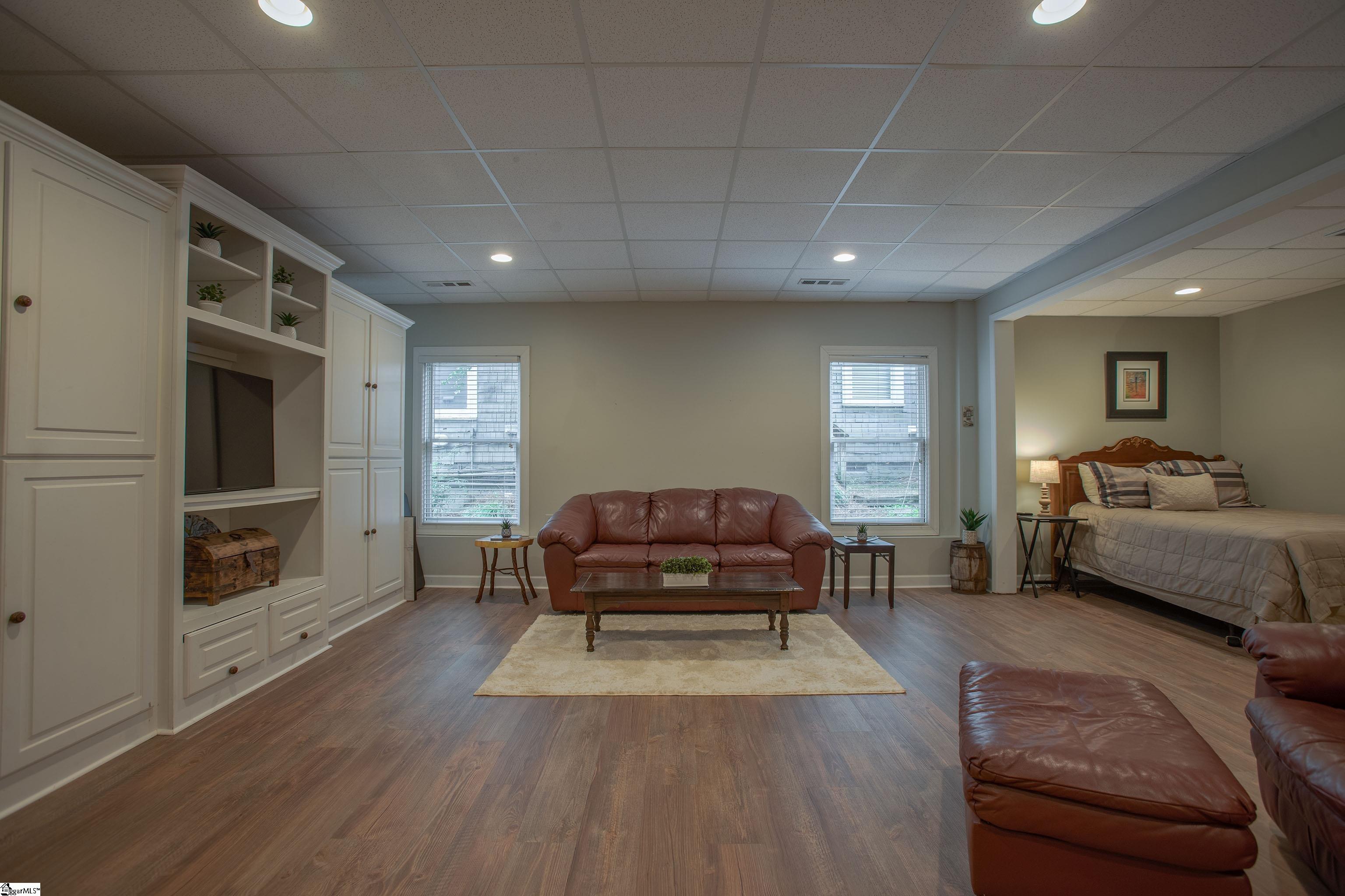 321 W Earle Street