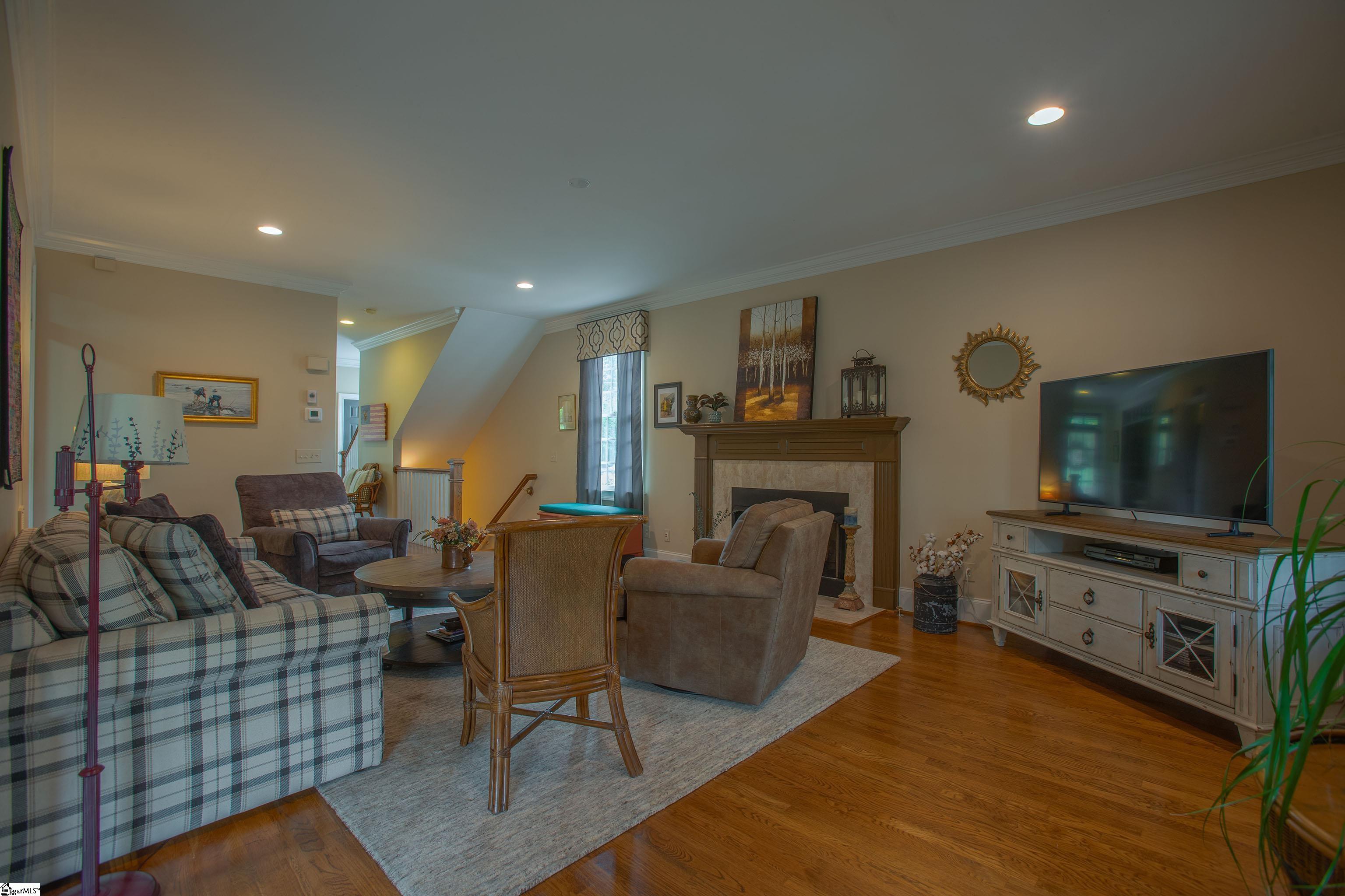 321 W Earle Street