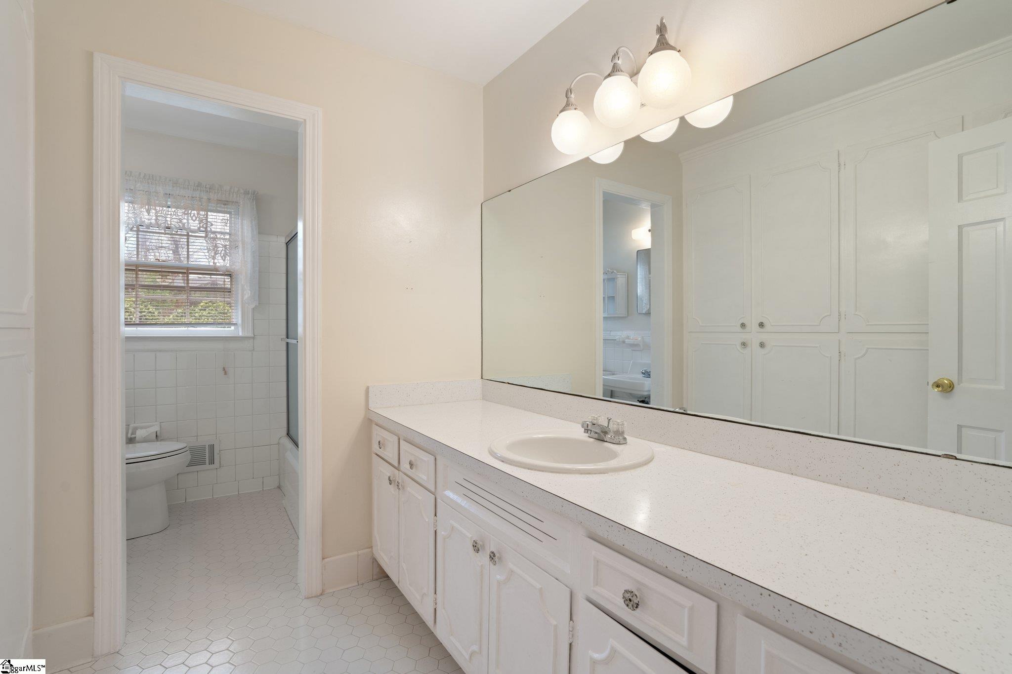 2 Woodfern Circle