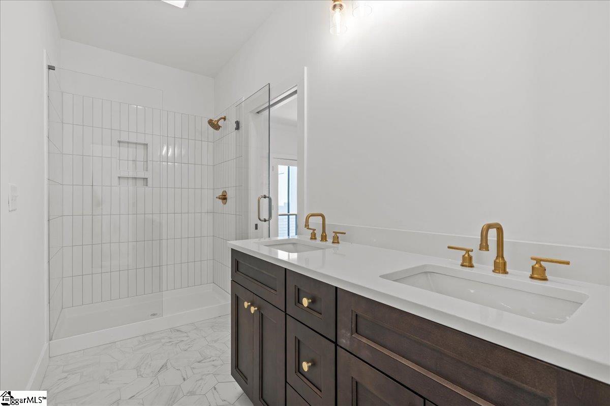 112 Lepak Lane, Greenville