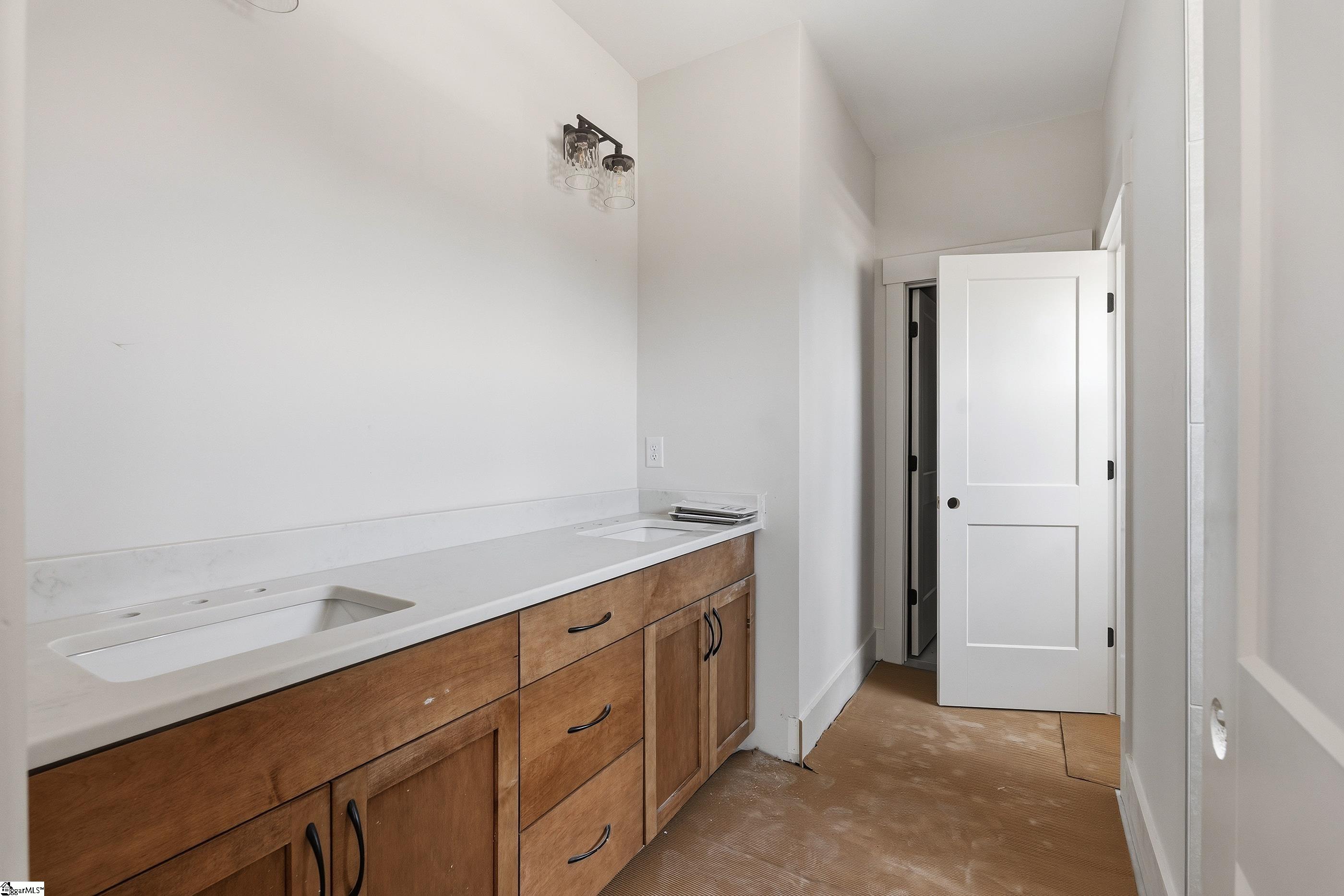 1305 Pendleton Street Unit 18