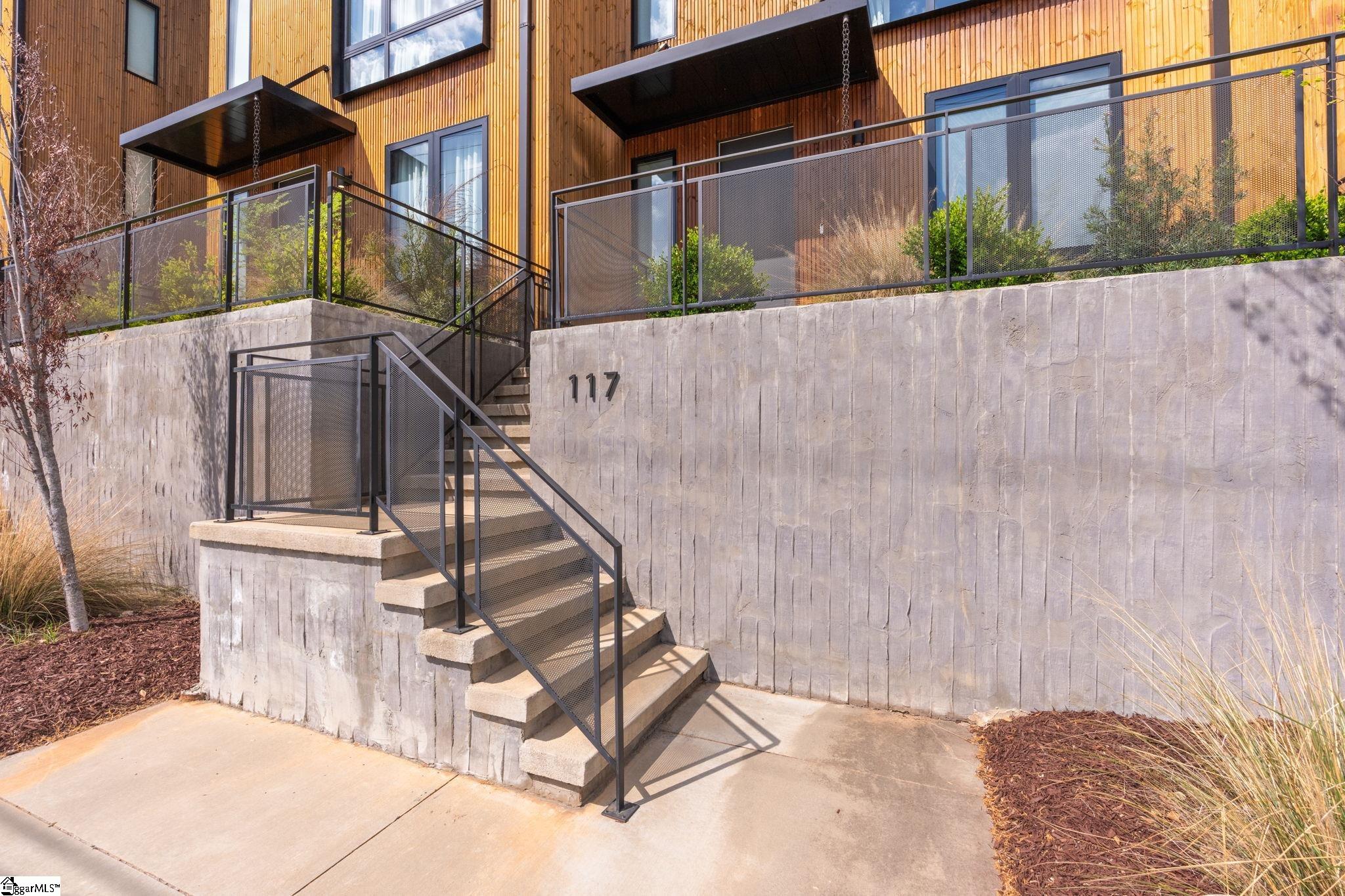 117 E Stone Avenue