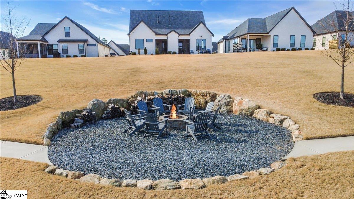 2 Winding Rock Road