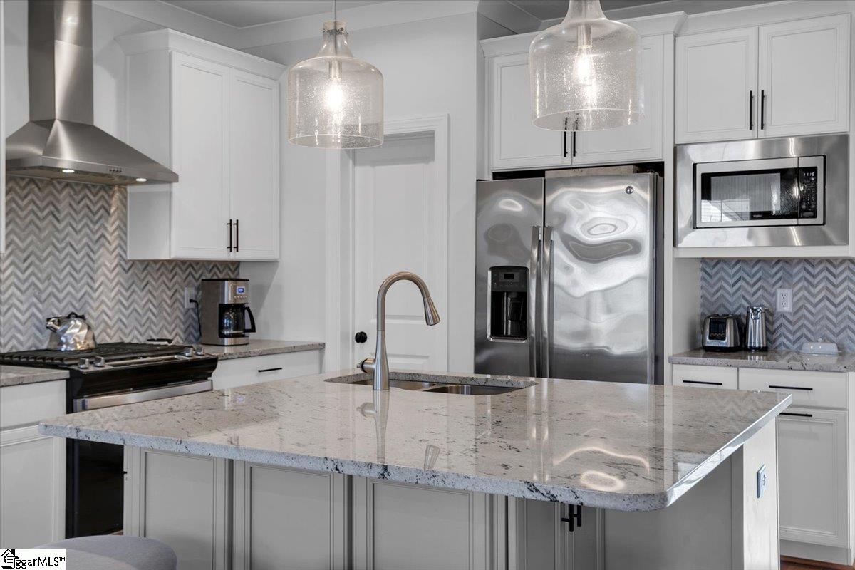 2 Winding Rock Road