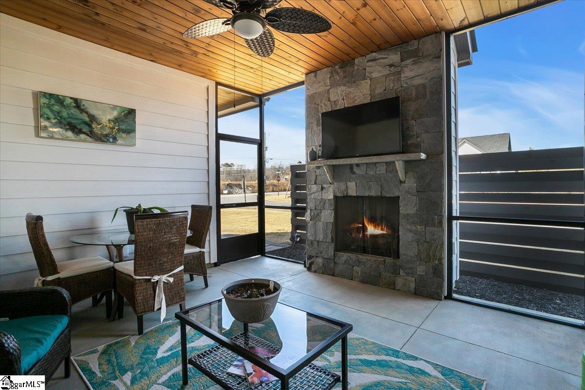2 Winding Rock Road