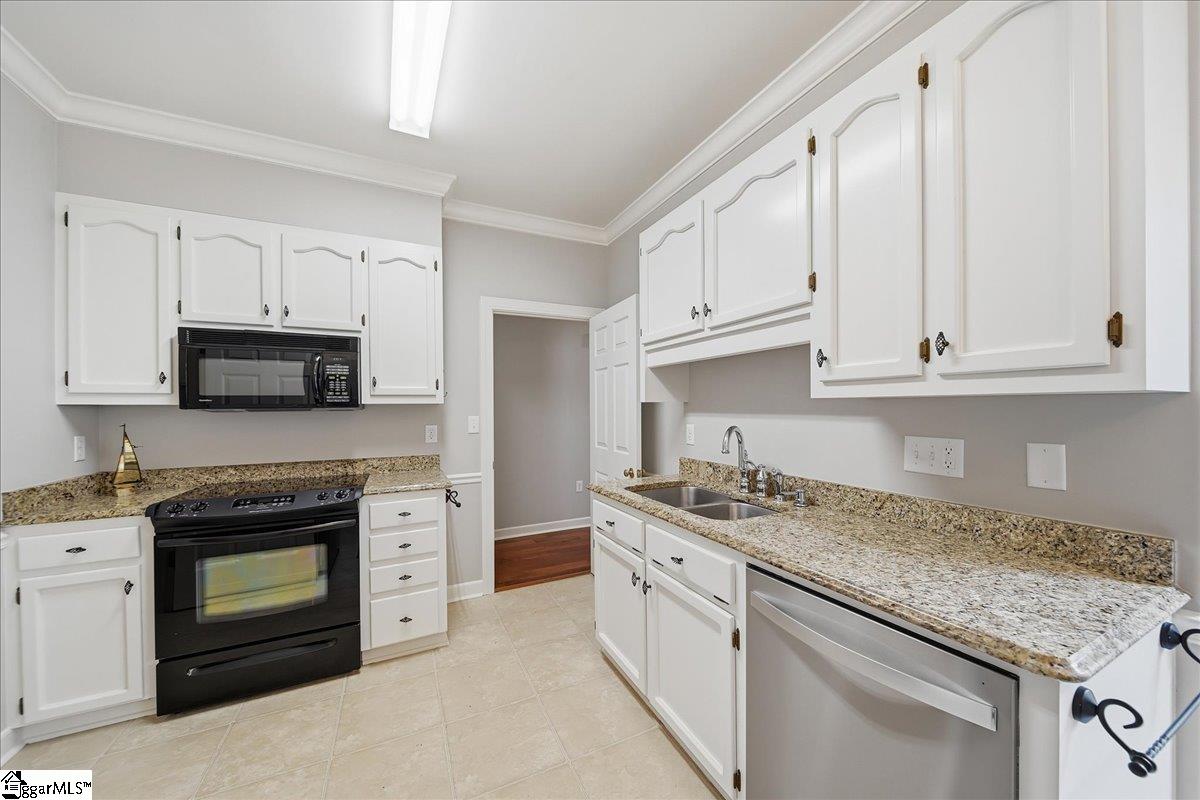 6 Greenview Drive