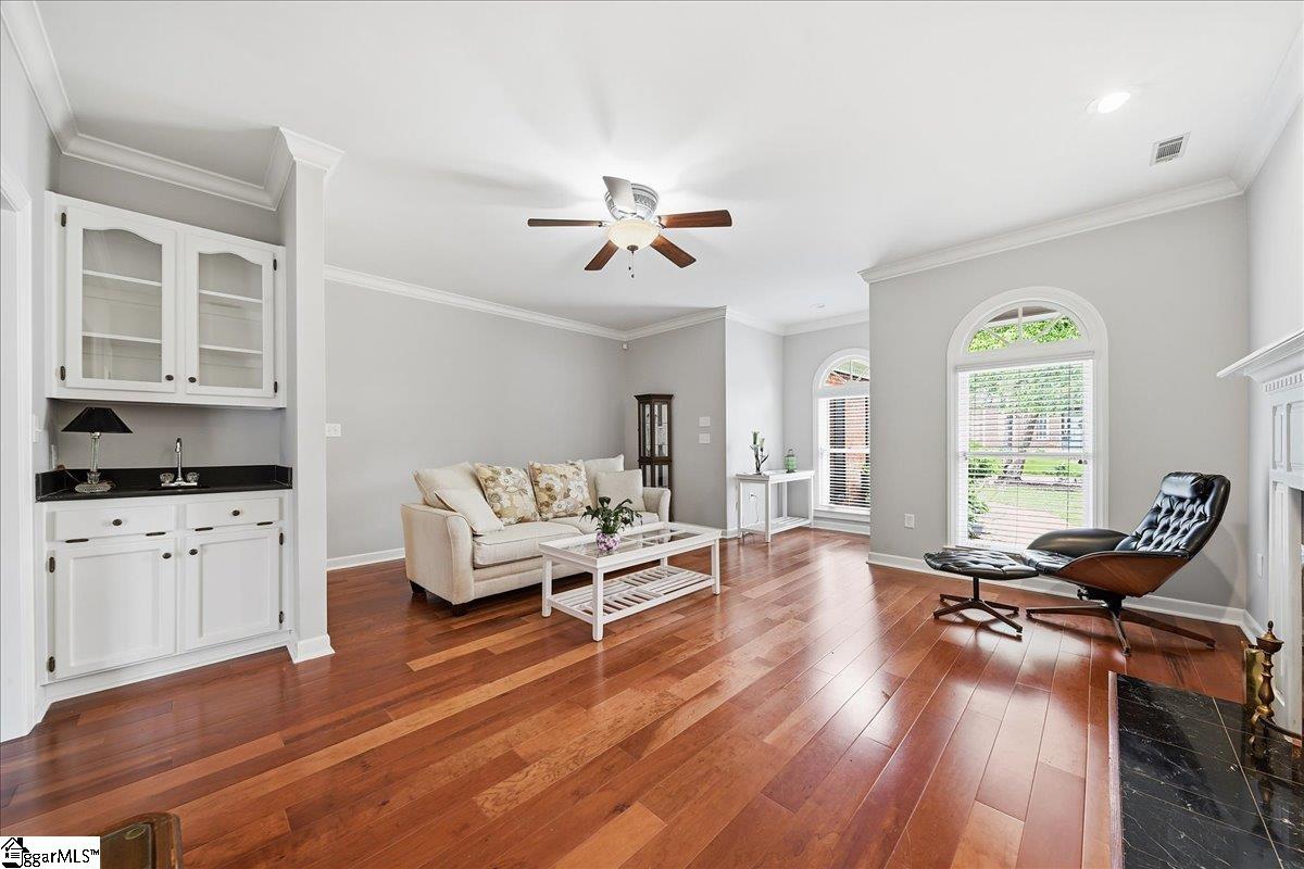 6 Greenview Drive