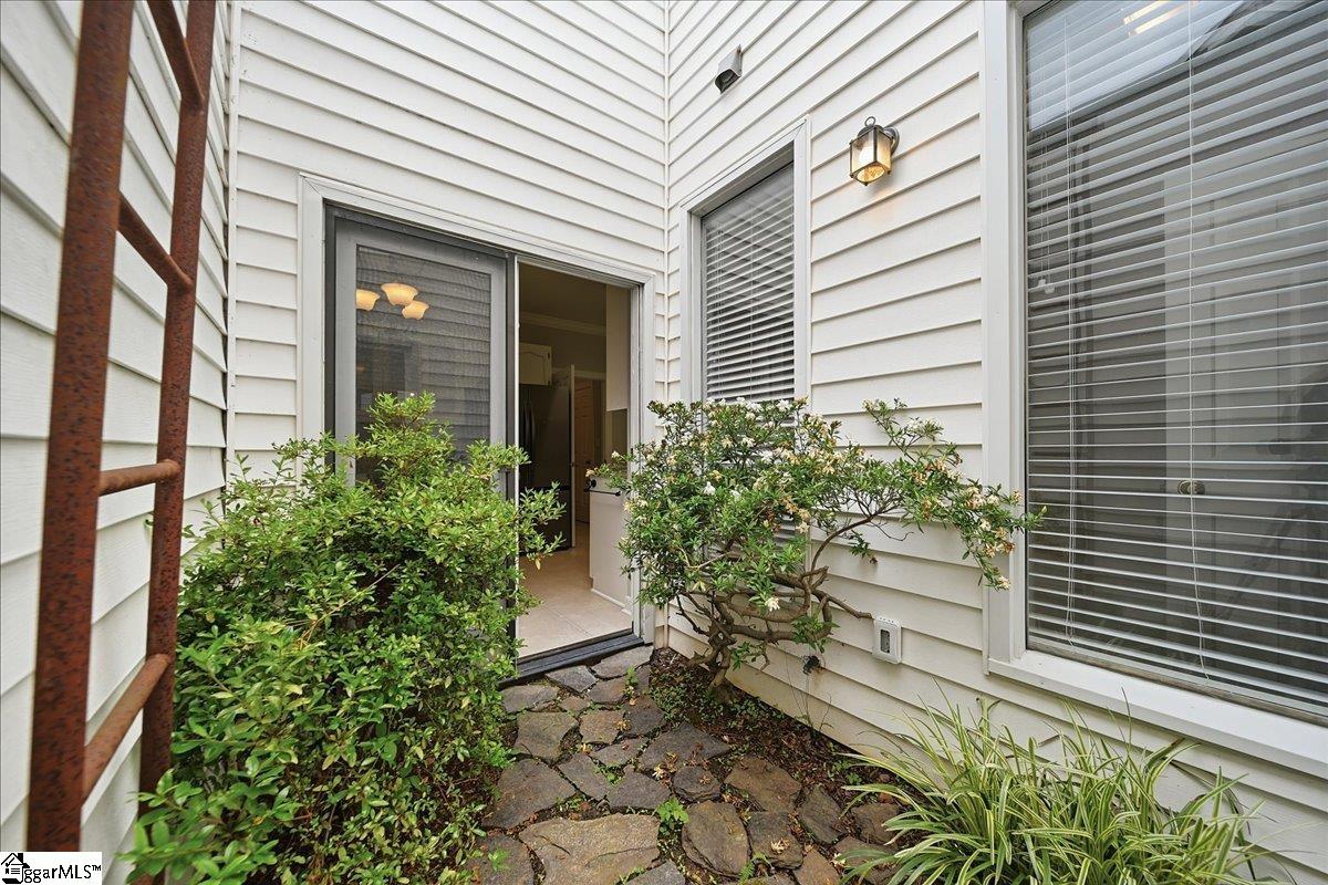 6 Greenview Drive