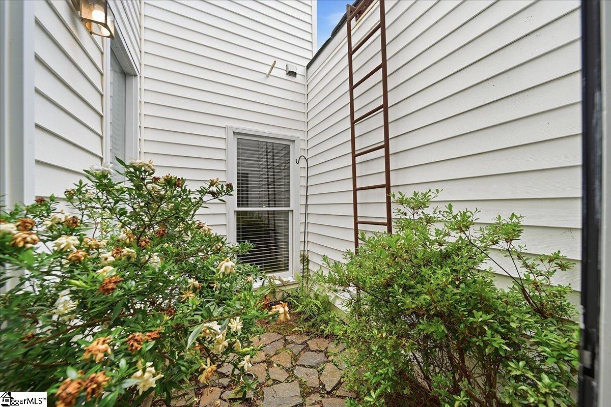 6 Greenview Drive