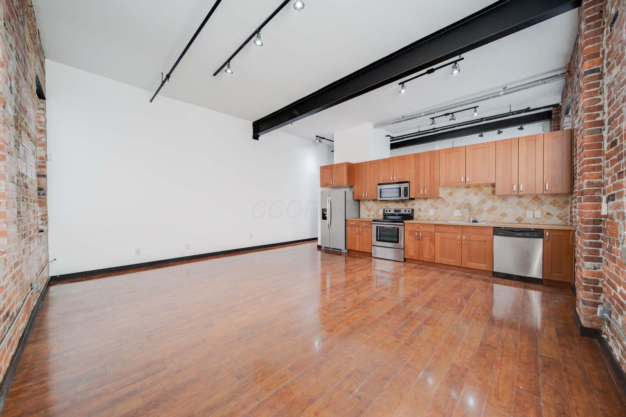 139 E Main Street, 112
